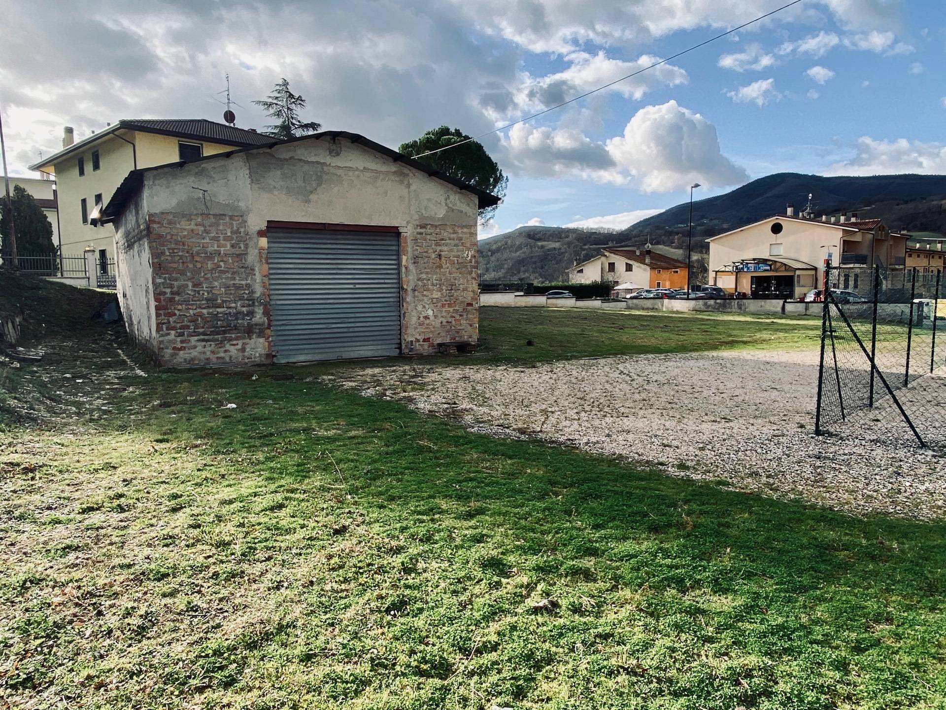 Magazzino in vendita a Genga