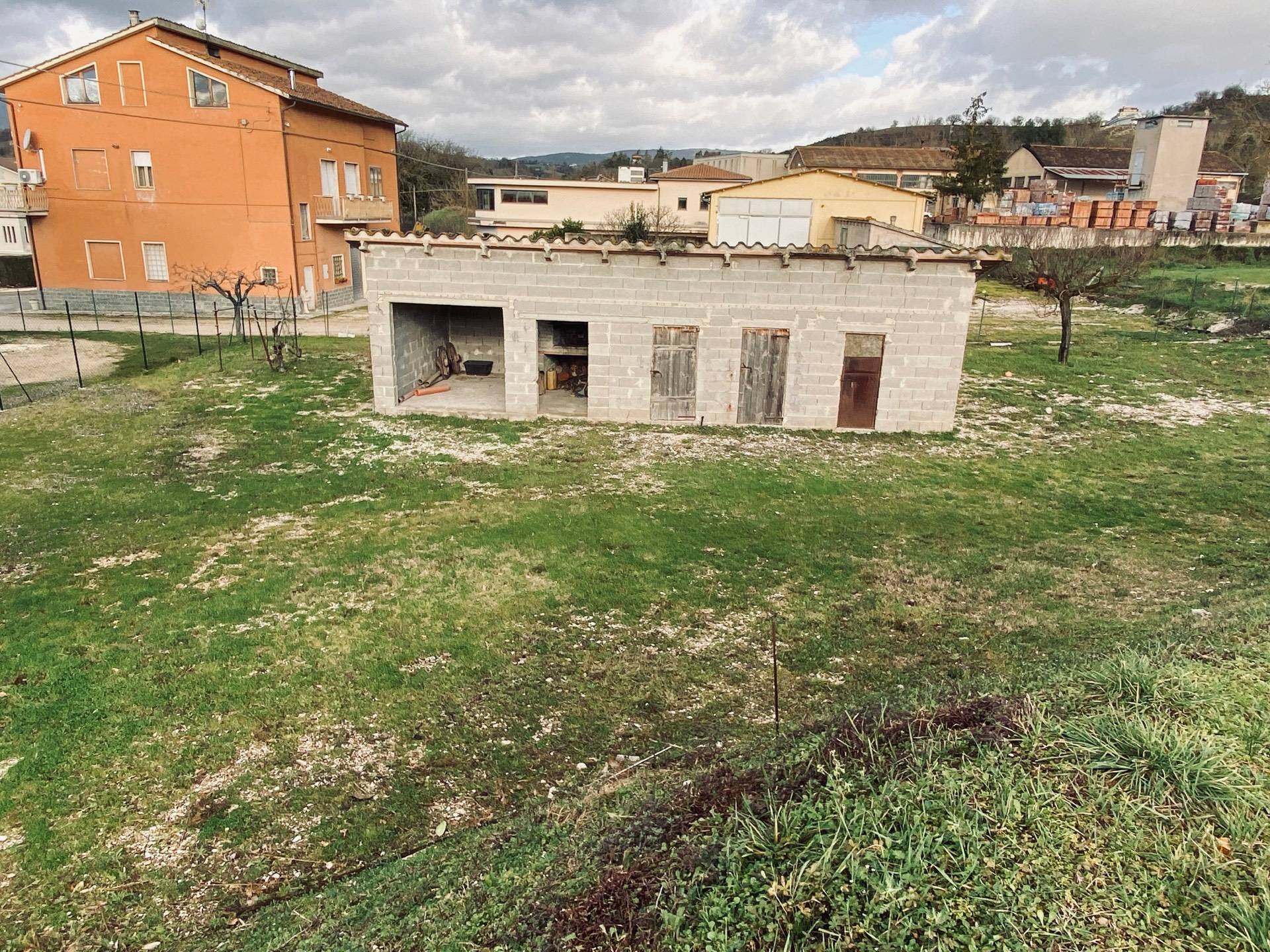 Magazzino in vendita a Genga