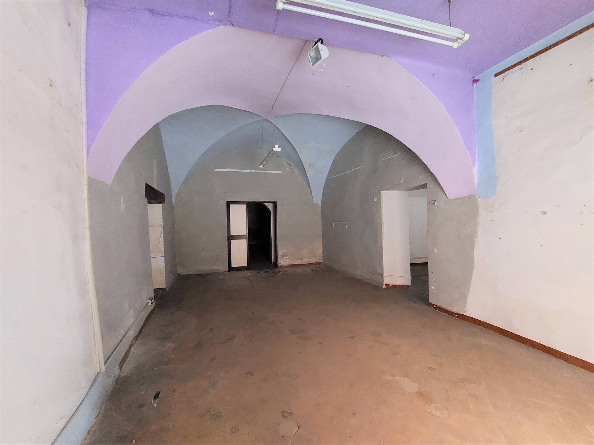 Locale commerciale in affitto a Fabriano, CENTRO STORICO