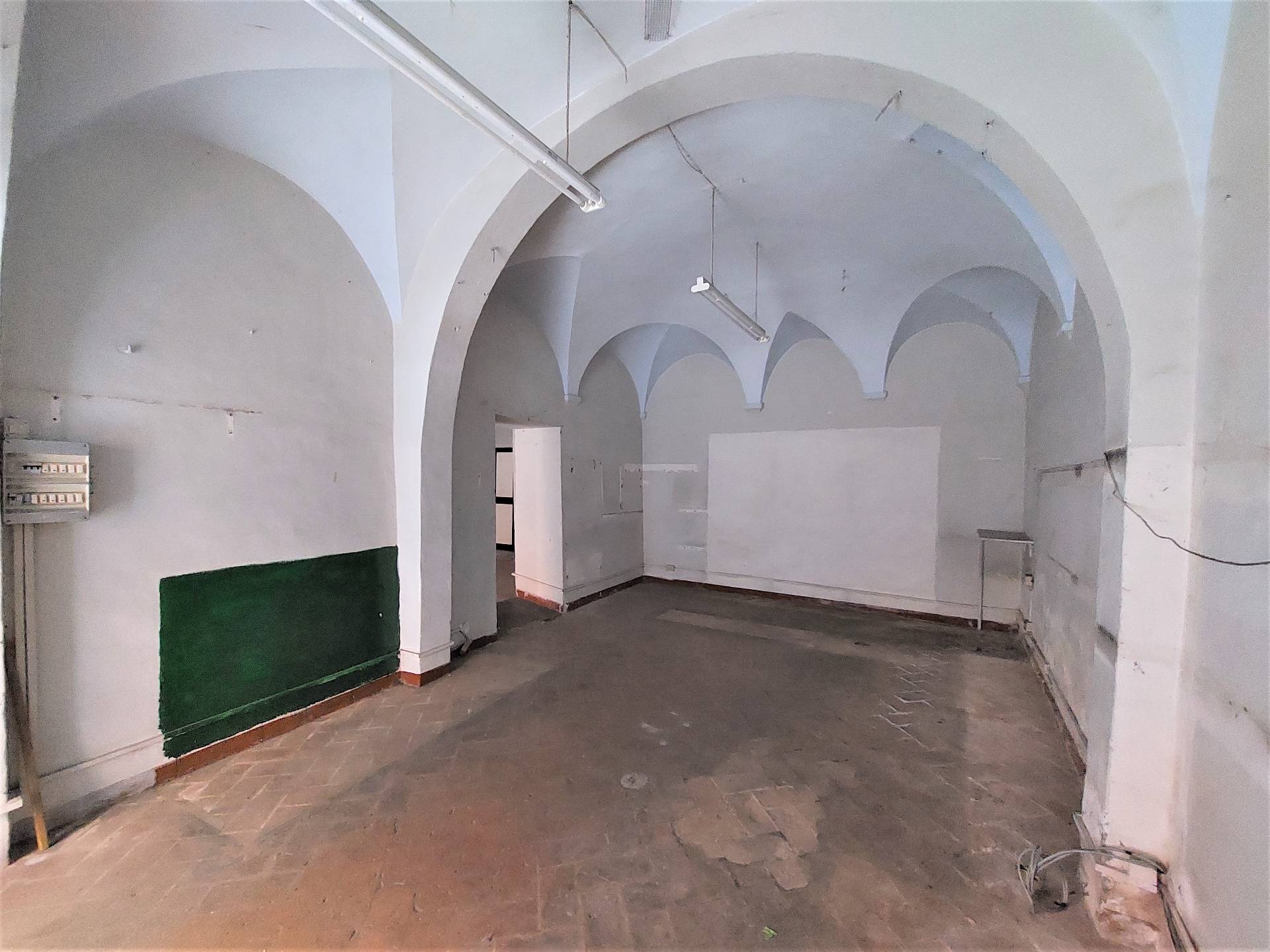 Locale commerciale in affitto a Fabriano, CENTRO STORICO