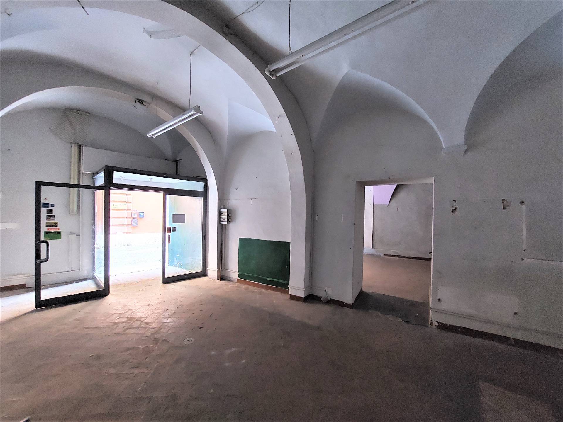Locale commerciale in affitto a Fabriano, CENTRO STORICO