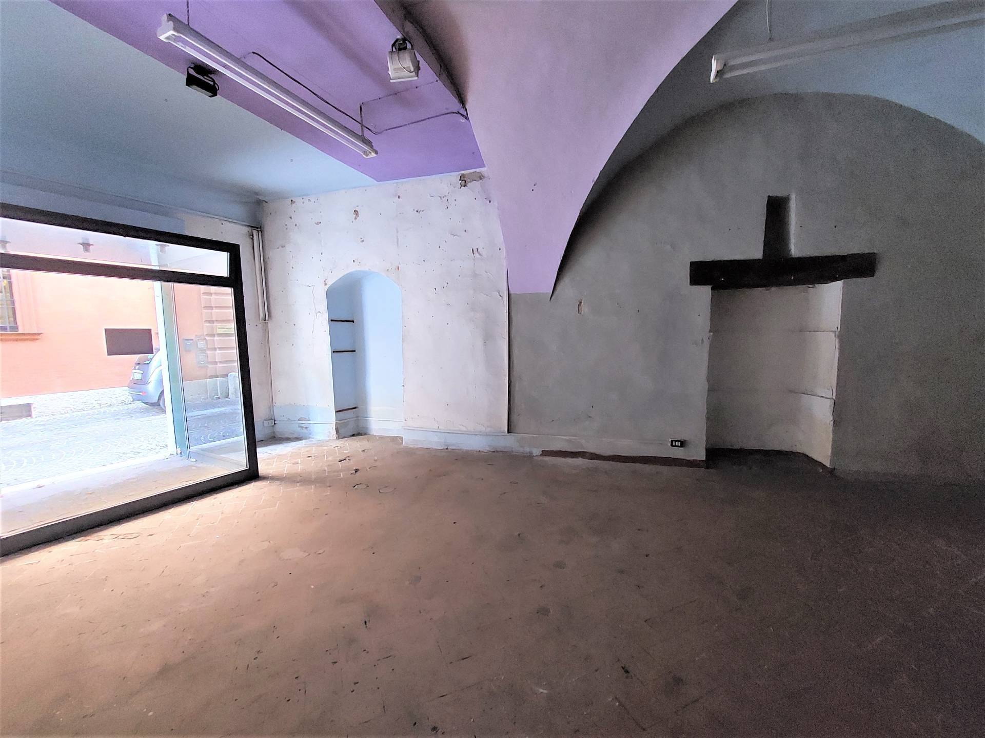 Locale commerciale in affitto a Fabriano, CENTRO STORICO