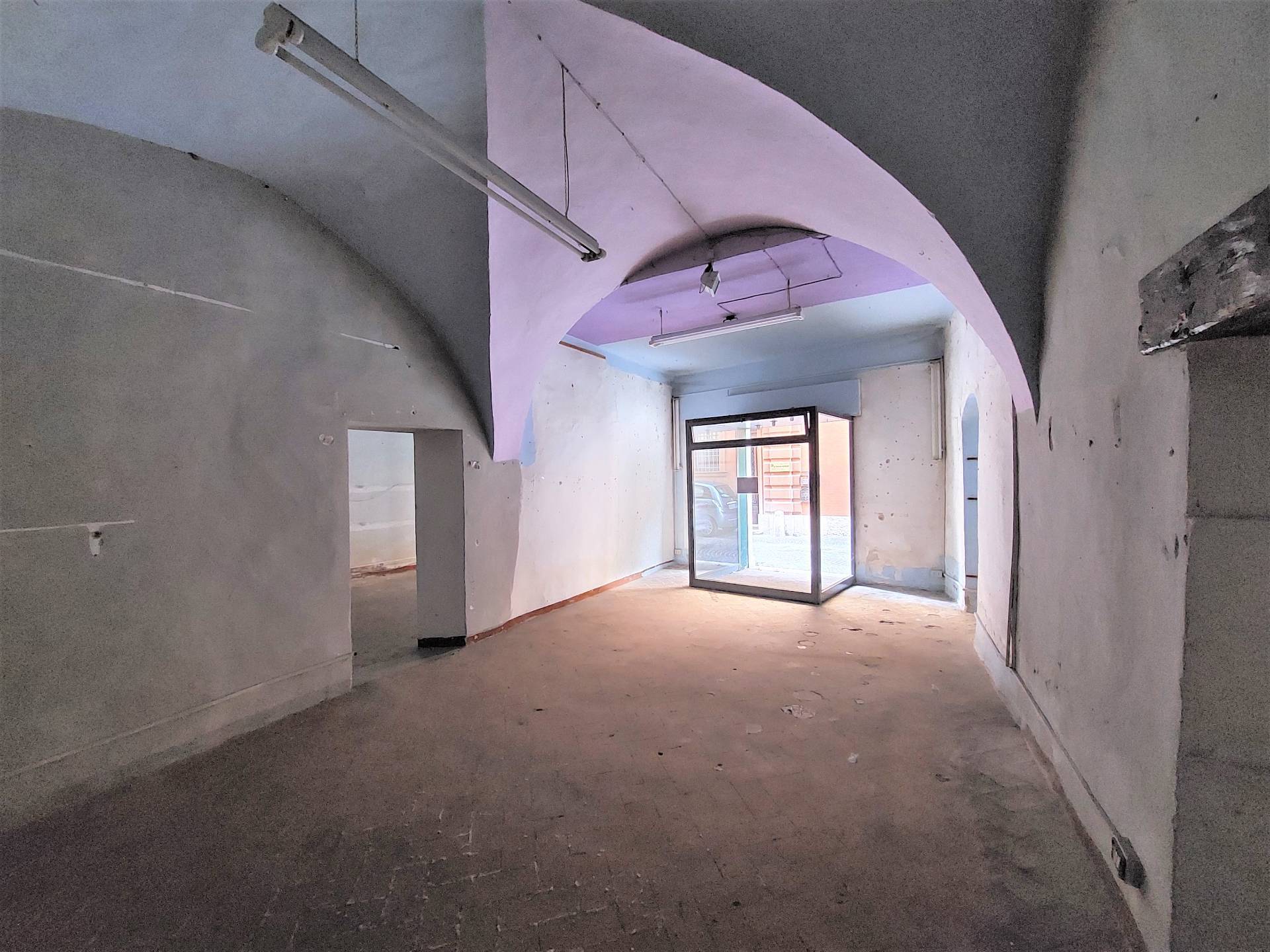 Locale commerciale in affitto a Fabriano, CENTRO STORICO