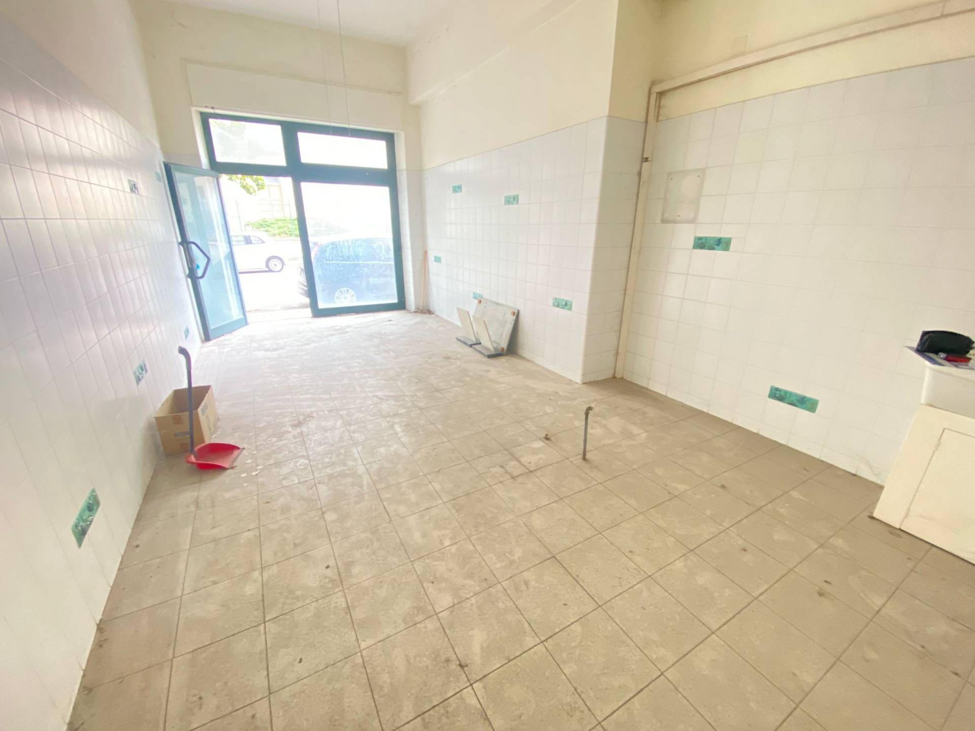 Locale commerciale in affitto a Fabriano, PERIFERIA