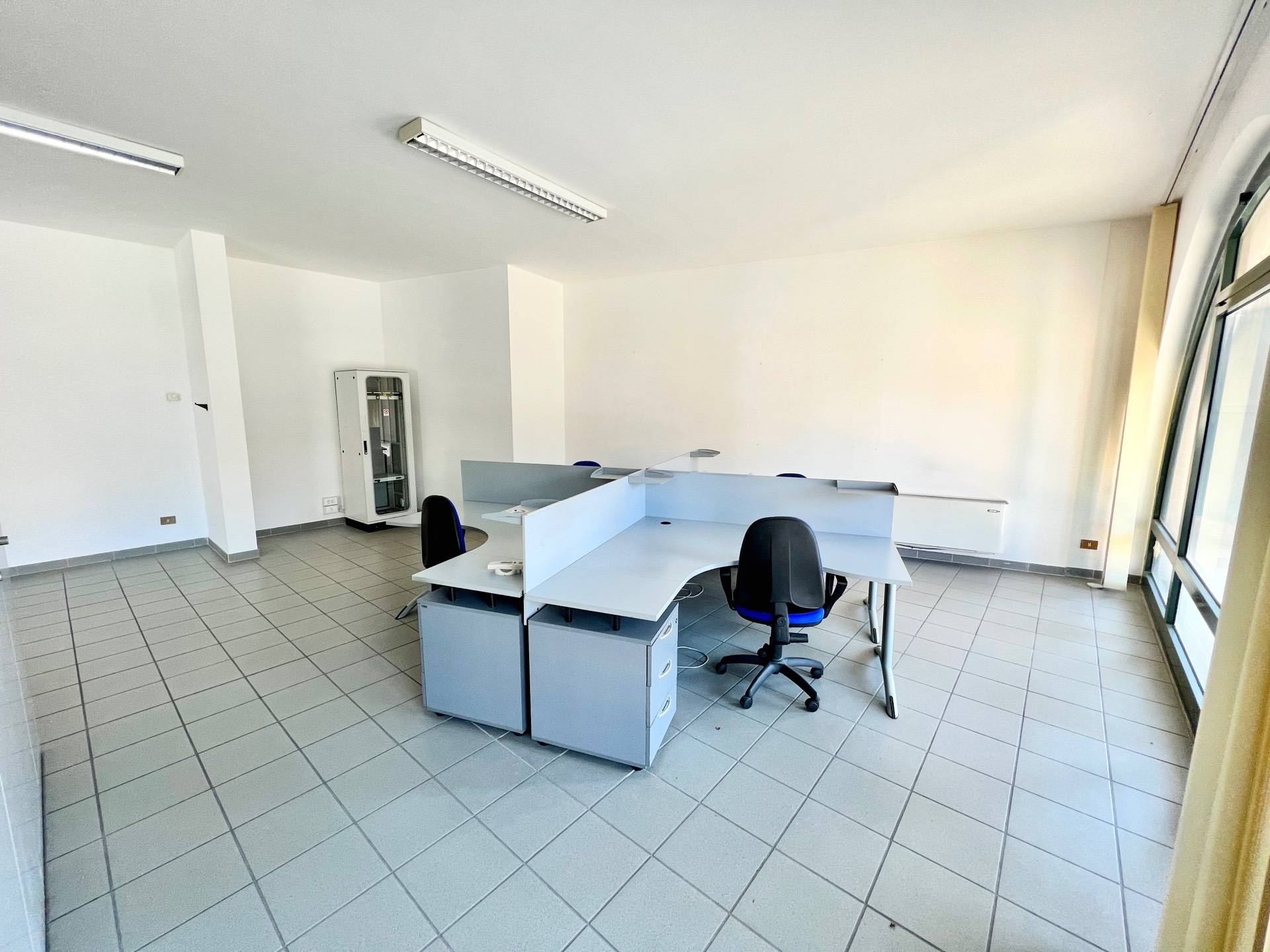 Locale commerciale in vendita a Fabriano, PERIFERIA