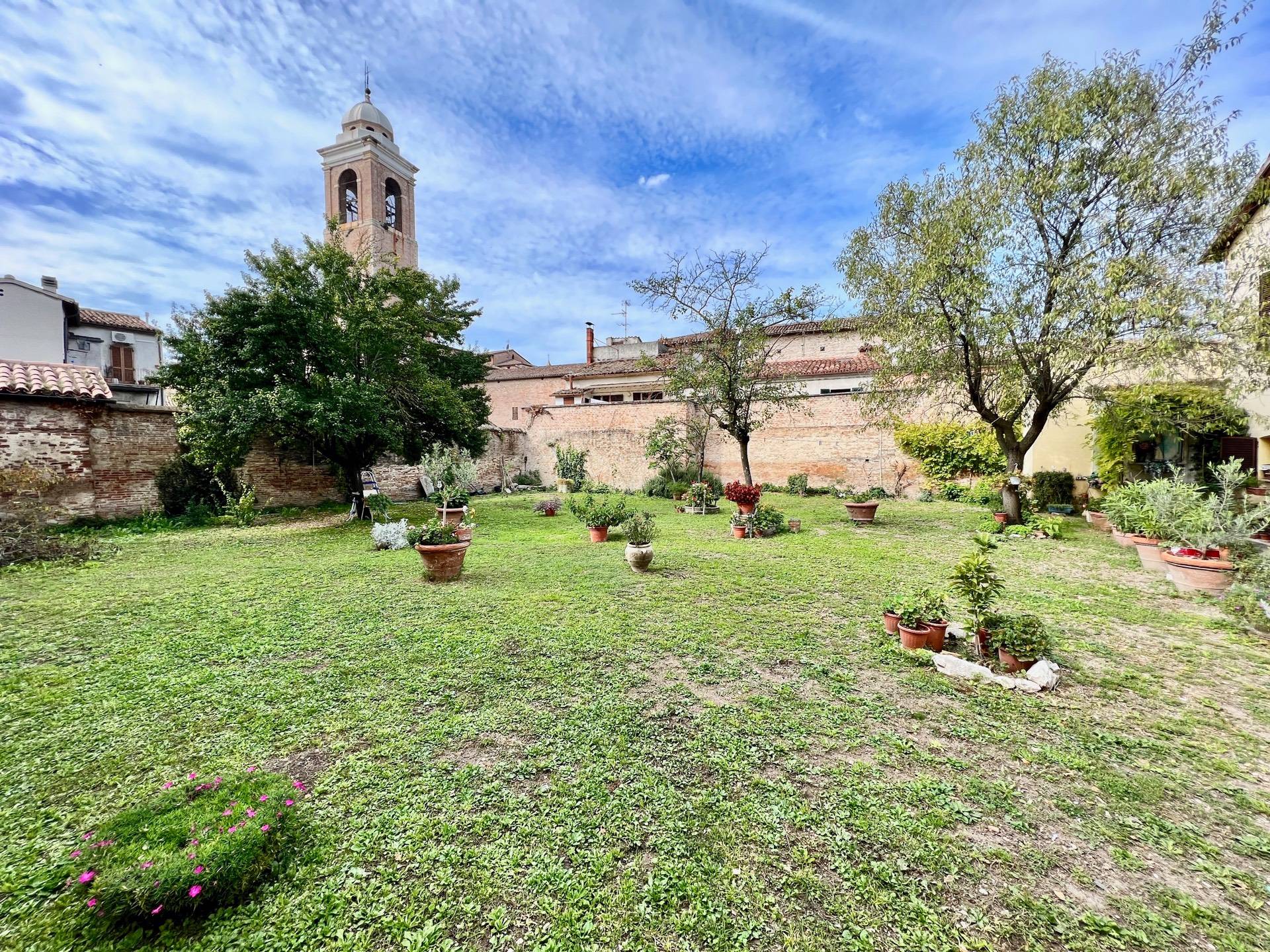 Palazzo in vendita a Fabriano, CENTRO STORICO