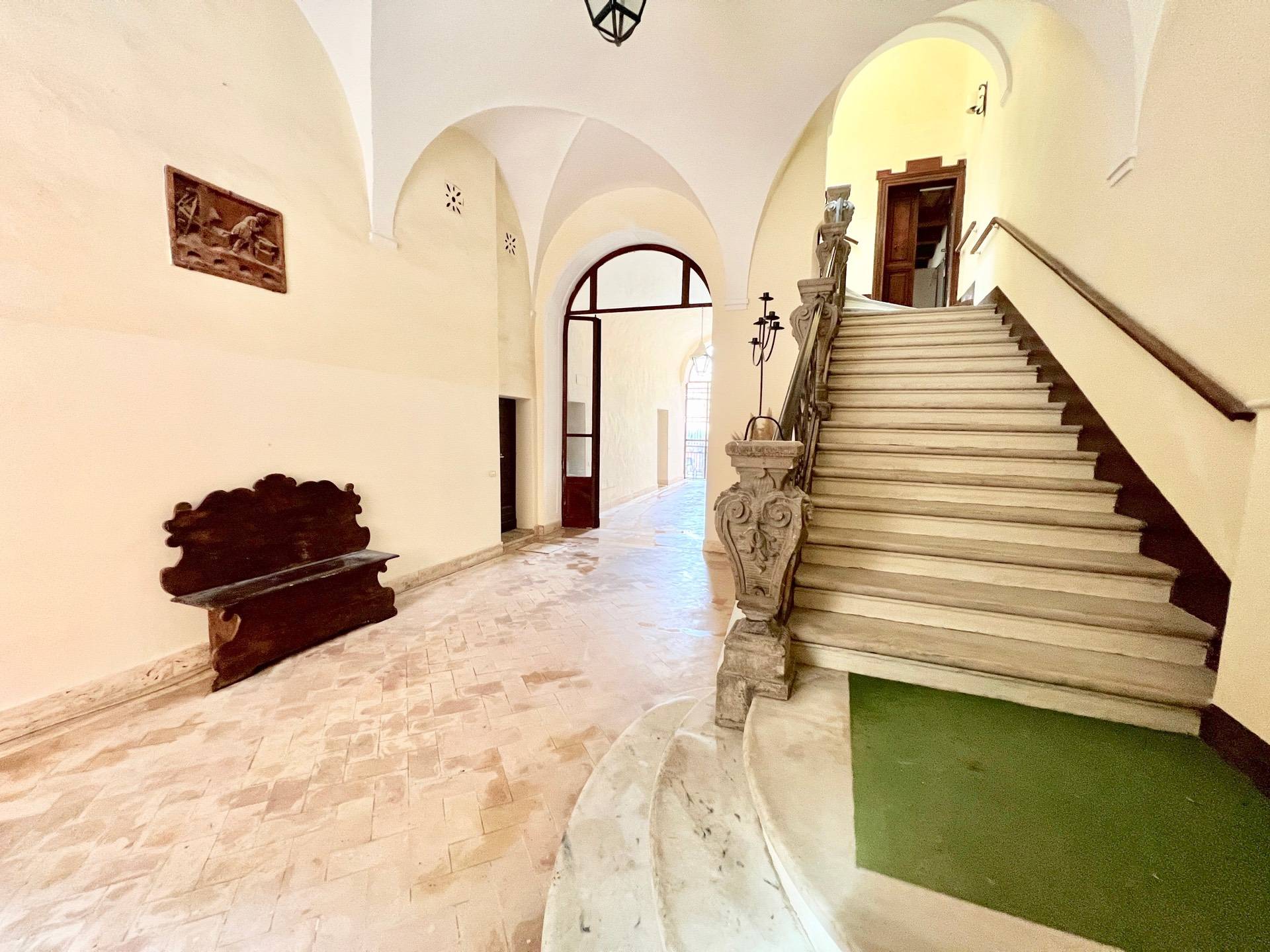 Palazzo in vendita a Fabriano, CENTRO STORICO