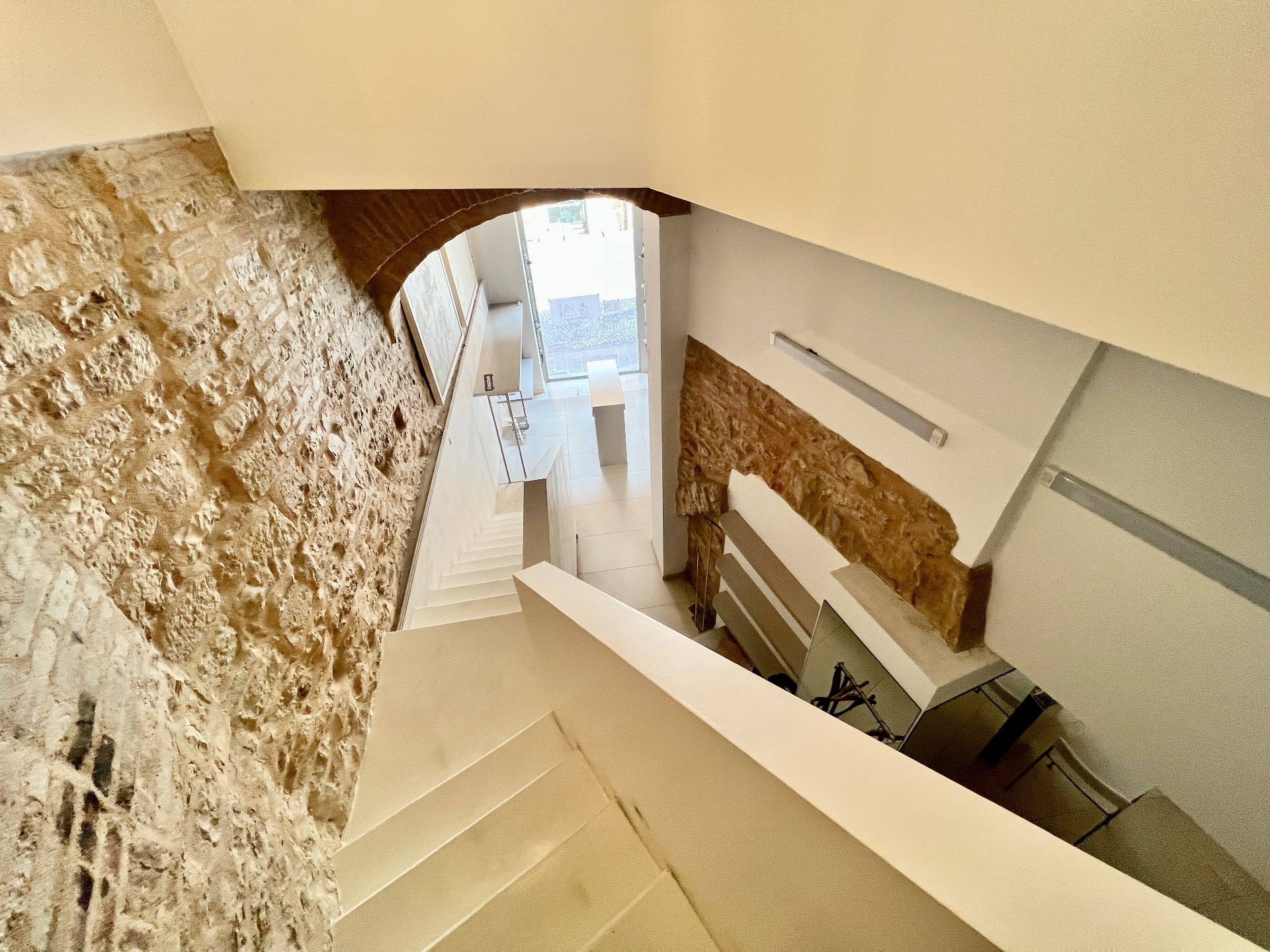 Locale commerciale in vendita a Fabriano, CENTRO STORICO