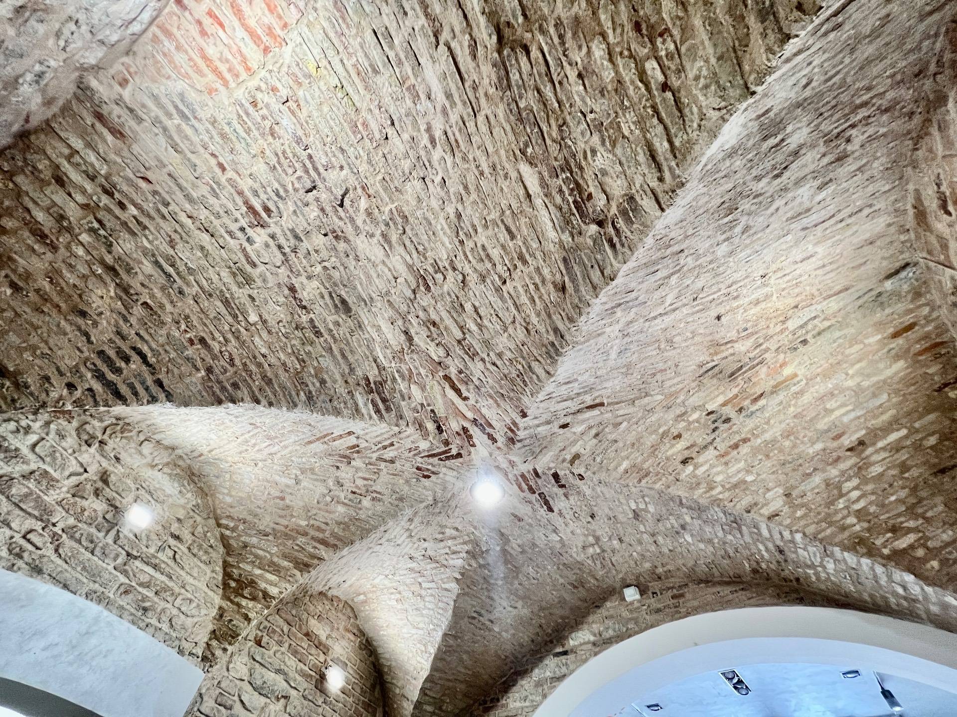 Locale commerciale in vendita a Fabriano, CENTRO STORICO