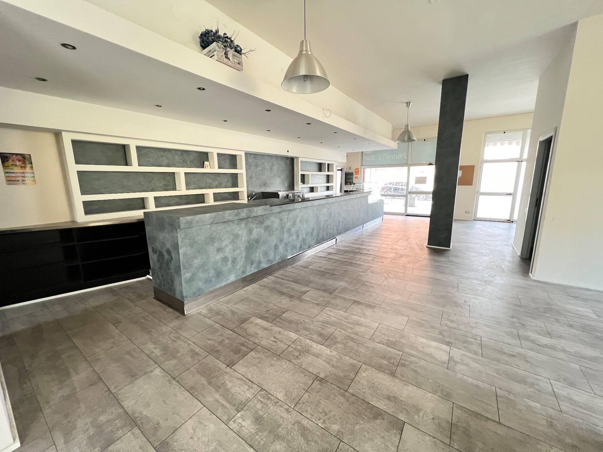 Locale commerciale in vendita a Fabriano, SEMI PERIFERIA