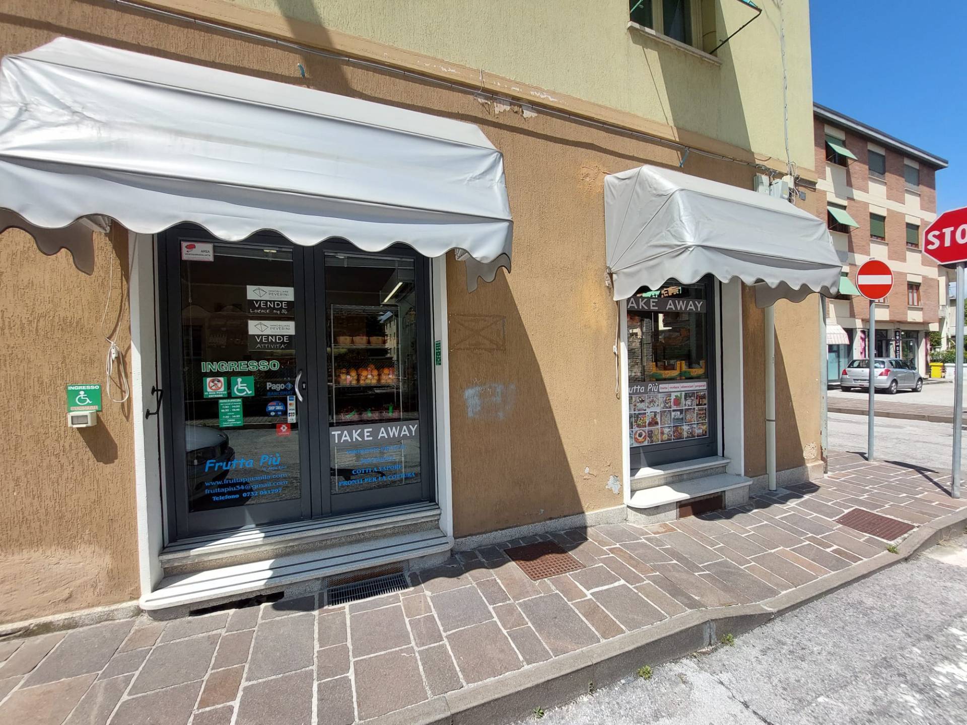 Locale commerciale in vendita a Fabriano, SEMI PERIFERIA