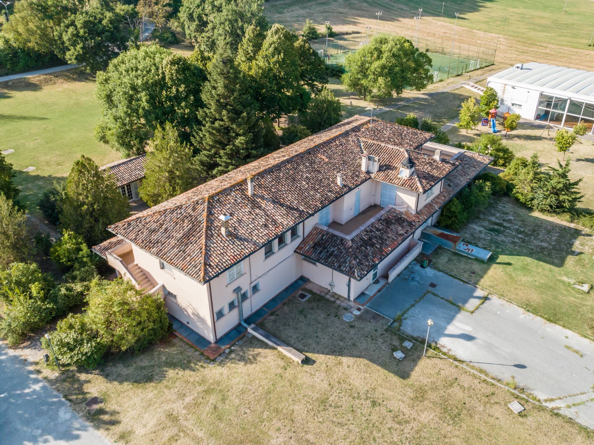 Locale commerciale in vendita a Fabriano, PERIFERIA