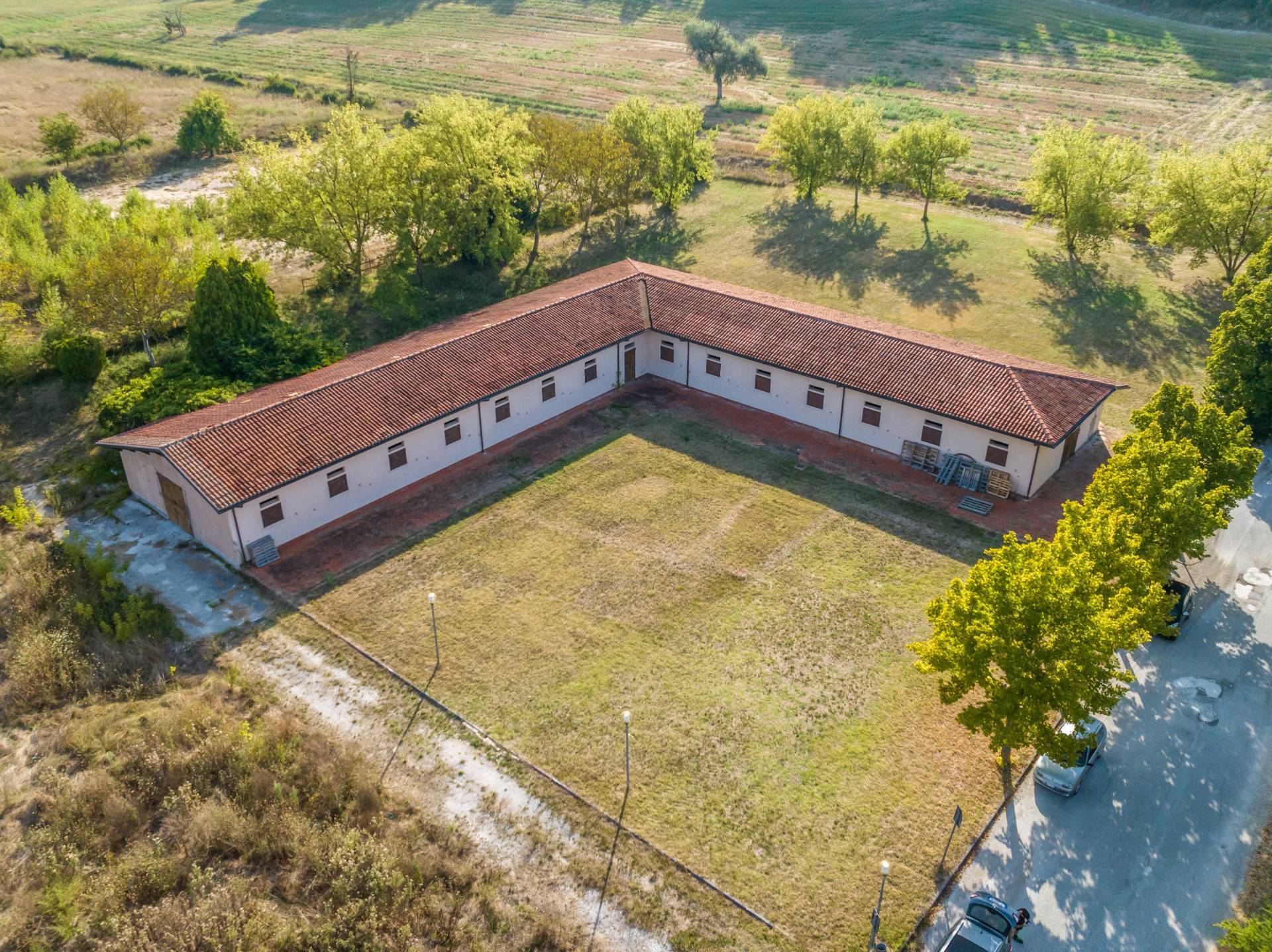 Locale commerciale in vendita a Fabriano, PERIFERIA