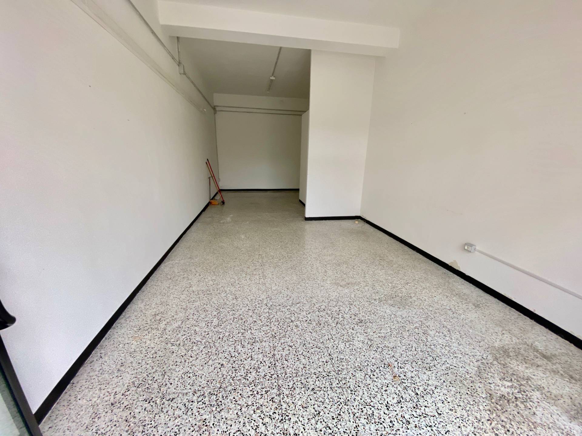 Locale commerciale in affitto a Fabriano, PERIFERIA