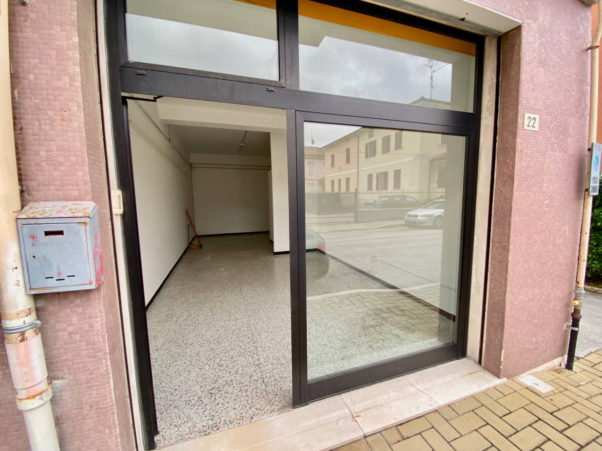 Locale commerciale in affitto a Fabriano, PERIFERIA