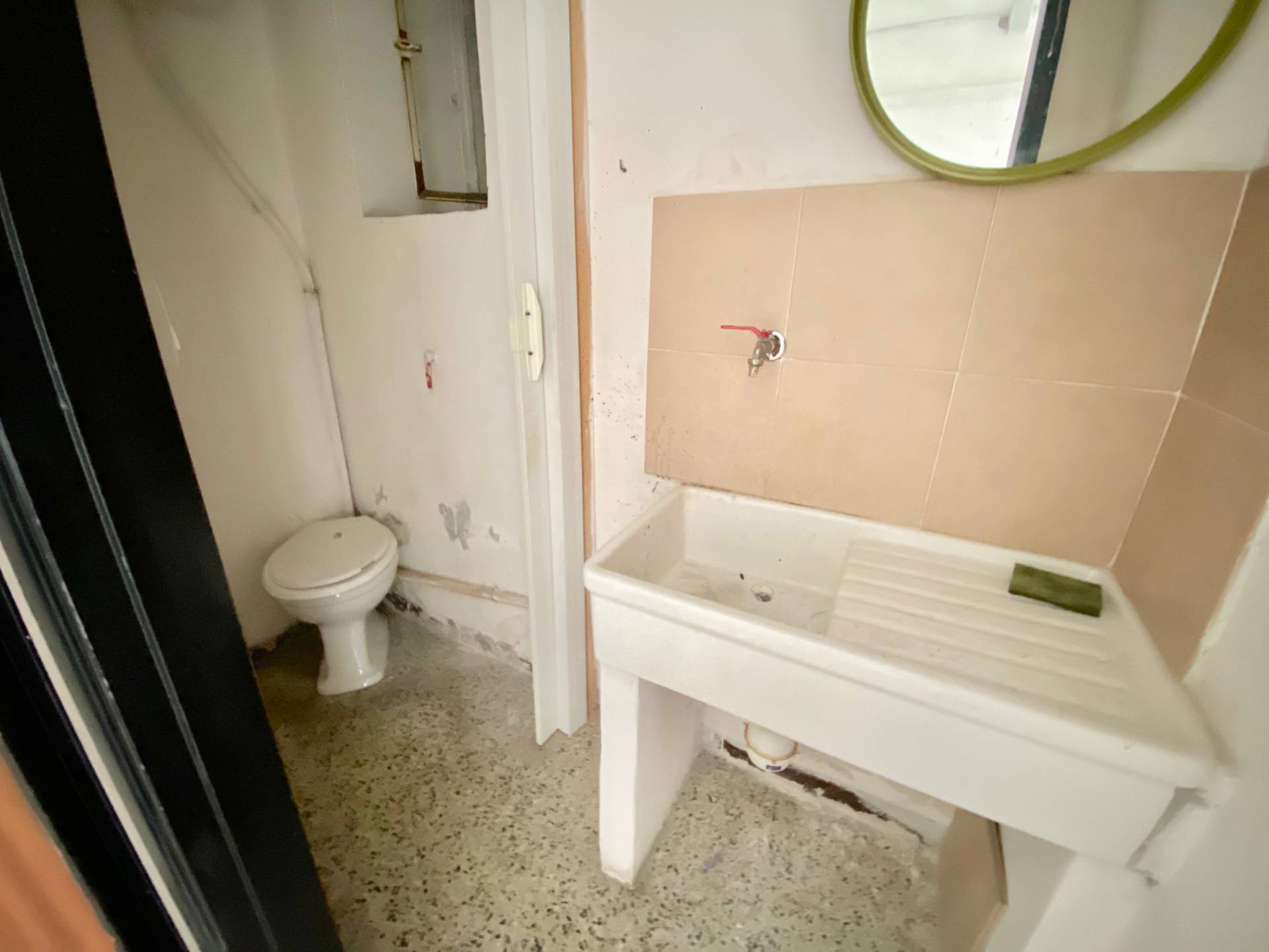 Locale commerciale in affitto a Fabriano, PERIFERIA