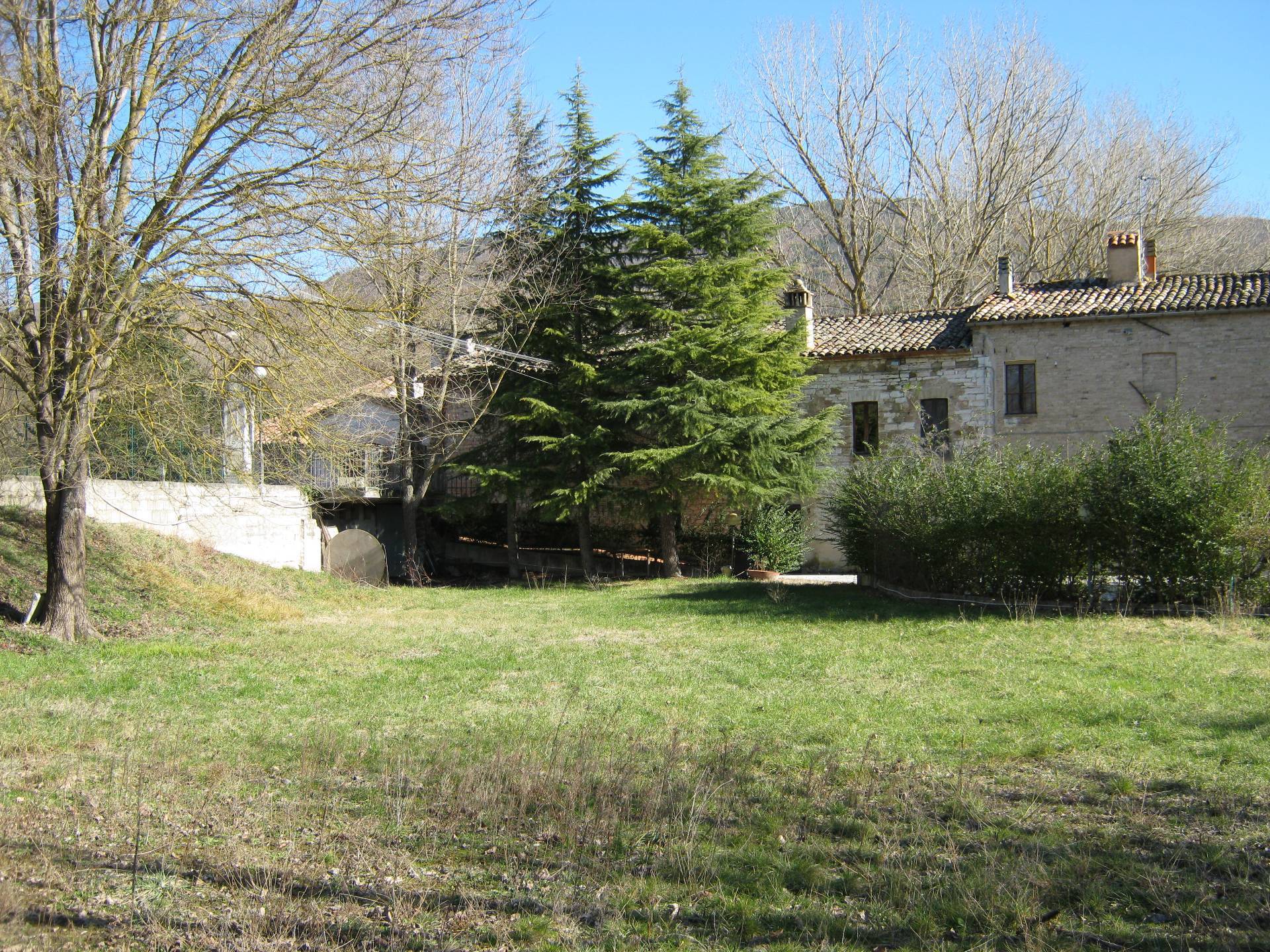 Locale commerciale in vendita a Sassoferrato