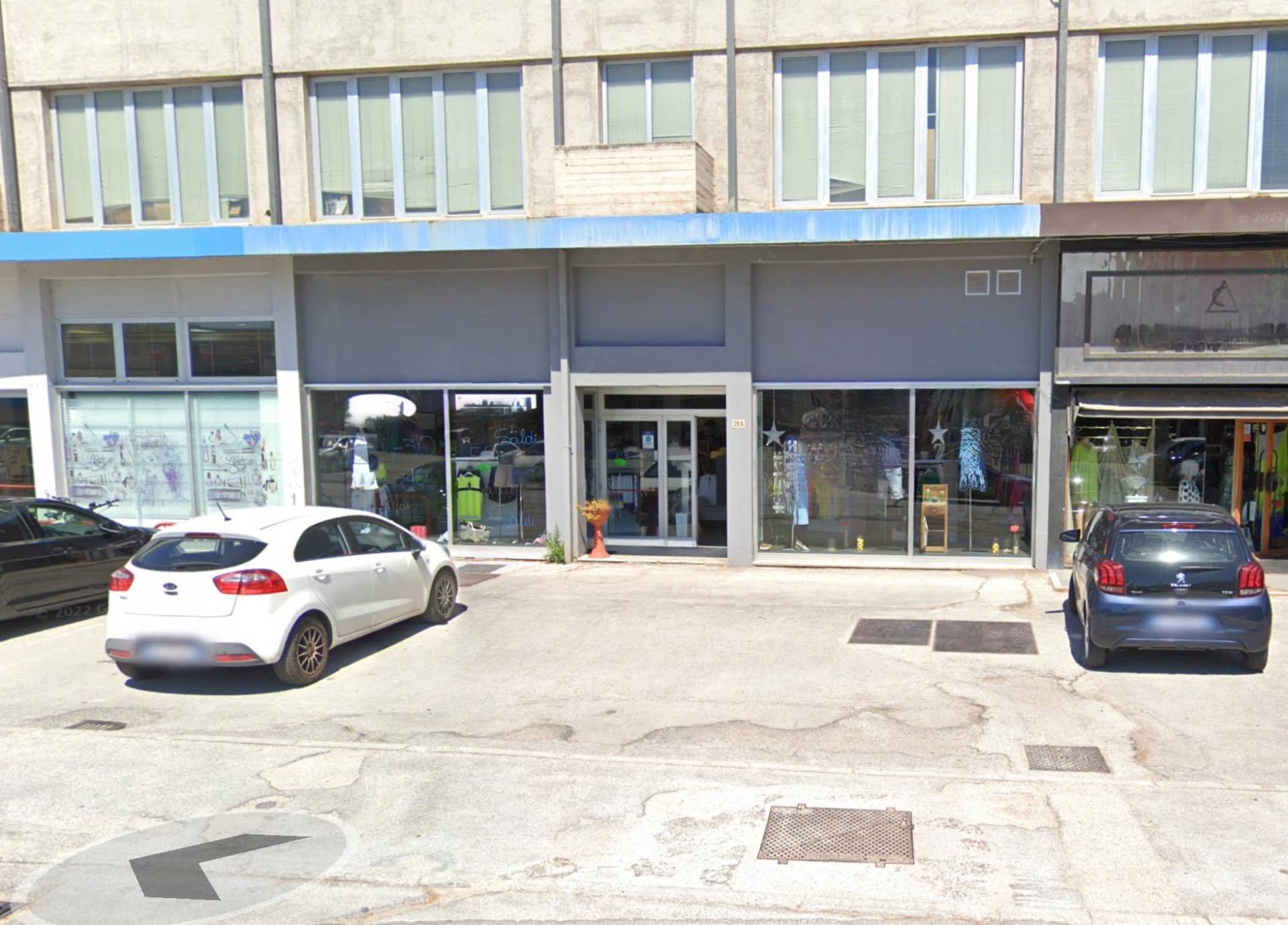 Locale commerciale in vendita a Fabriano, SEMI PERIFERIA