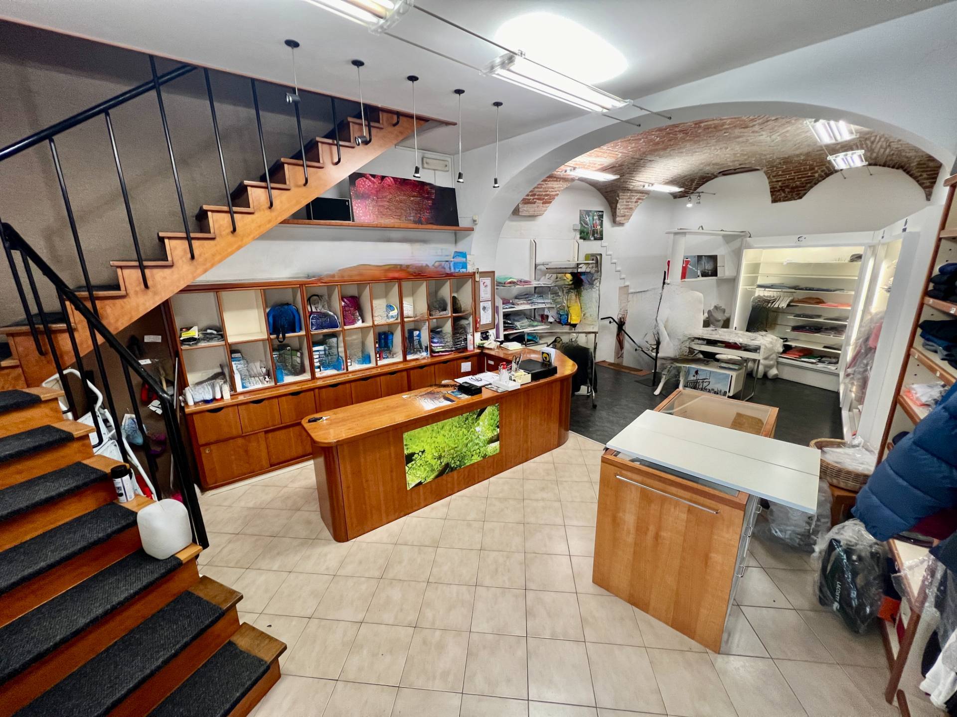 Locale commerciale in vendita a Fabriano, CENTRO STORICO