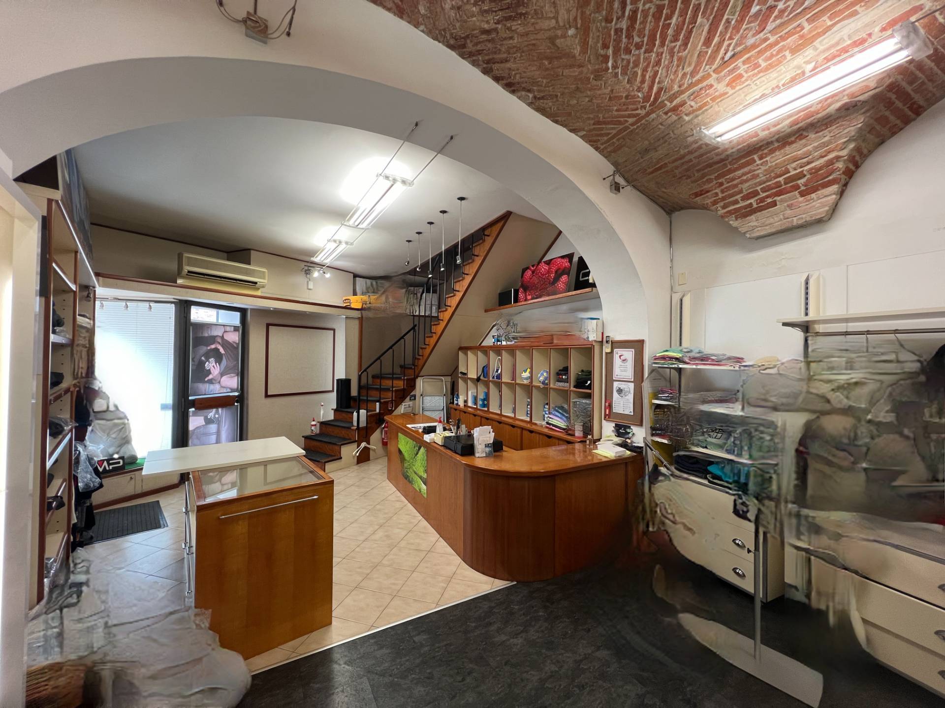 Locale commerciale in vendita a Fabriano, CENTRO STORICO