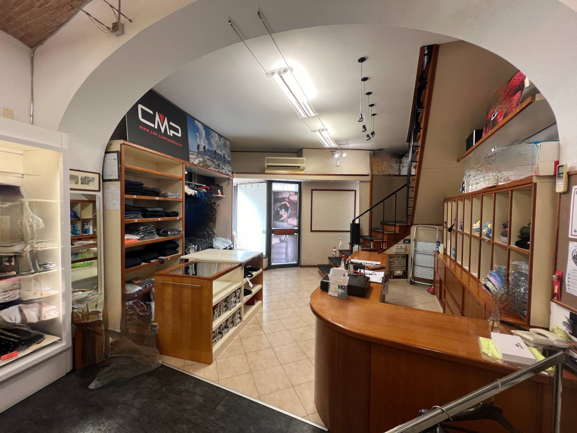 Locale commerciale in vendita a Fabriano, CENTRO STORICO