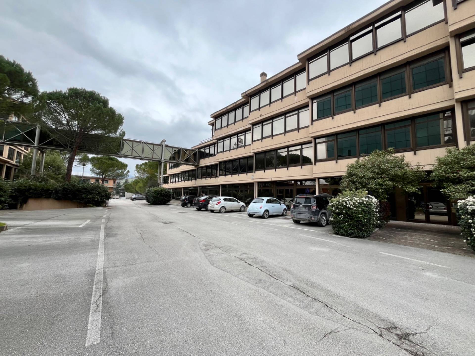 Locale commerciale in affitto a Fabriano, PERIFERIA