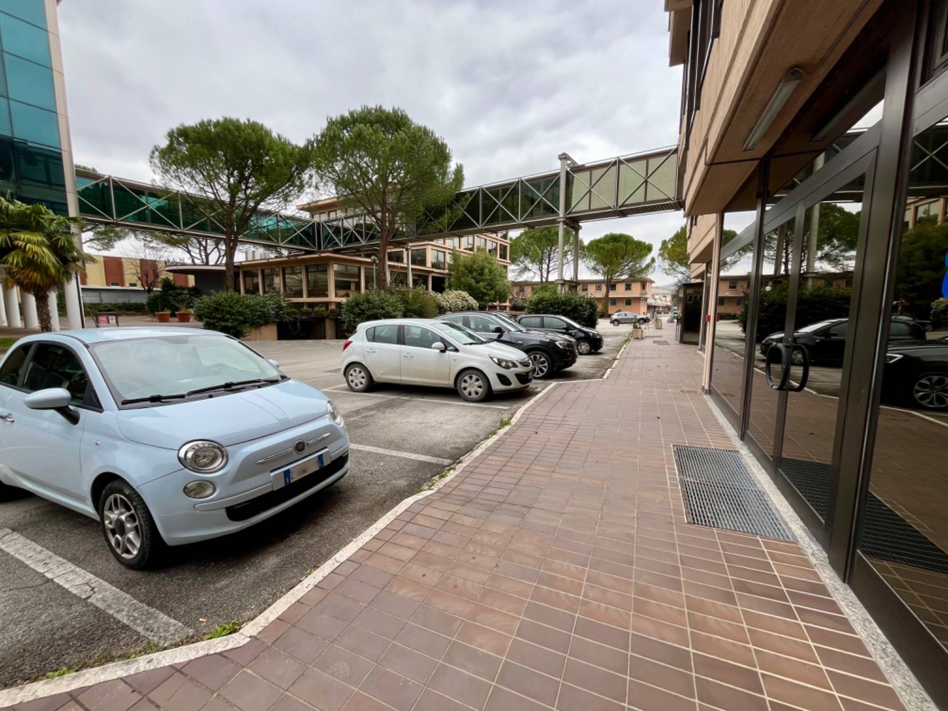 Locale commerciale in affitto a Fabriano, PERIFERIA