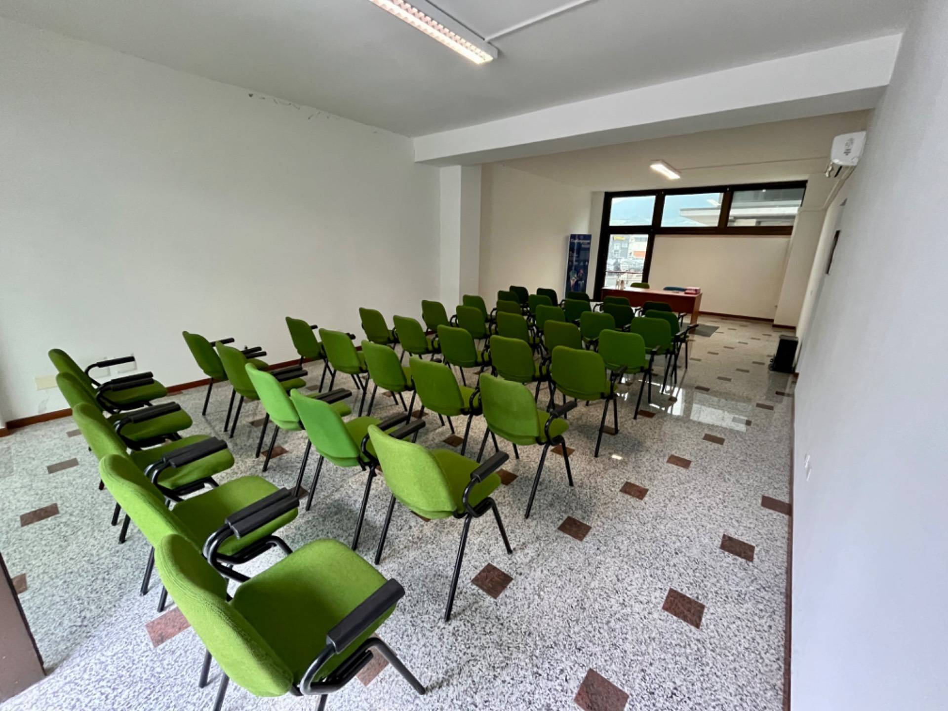 Locale commerciale in affitto a Fabriano, PERIFERIA