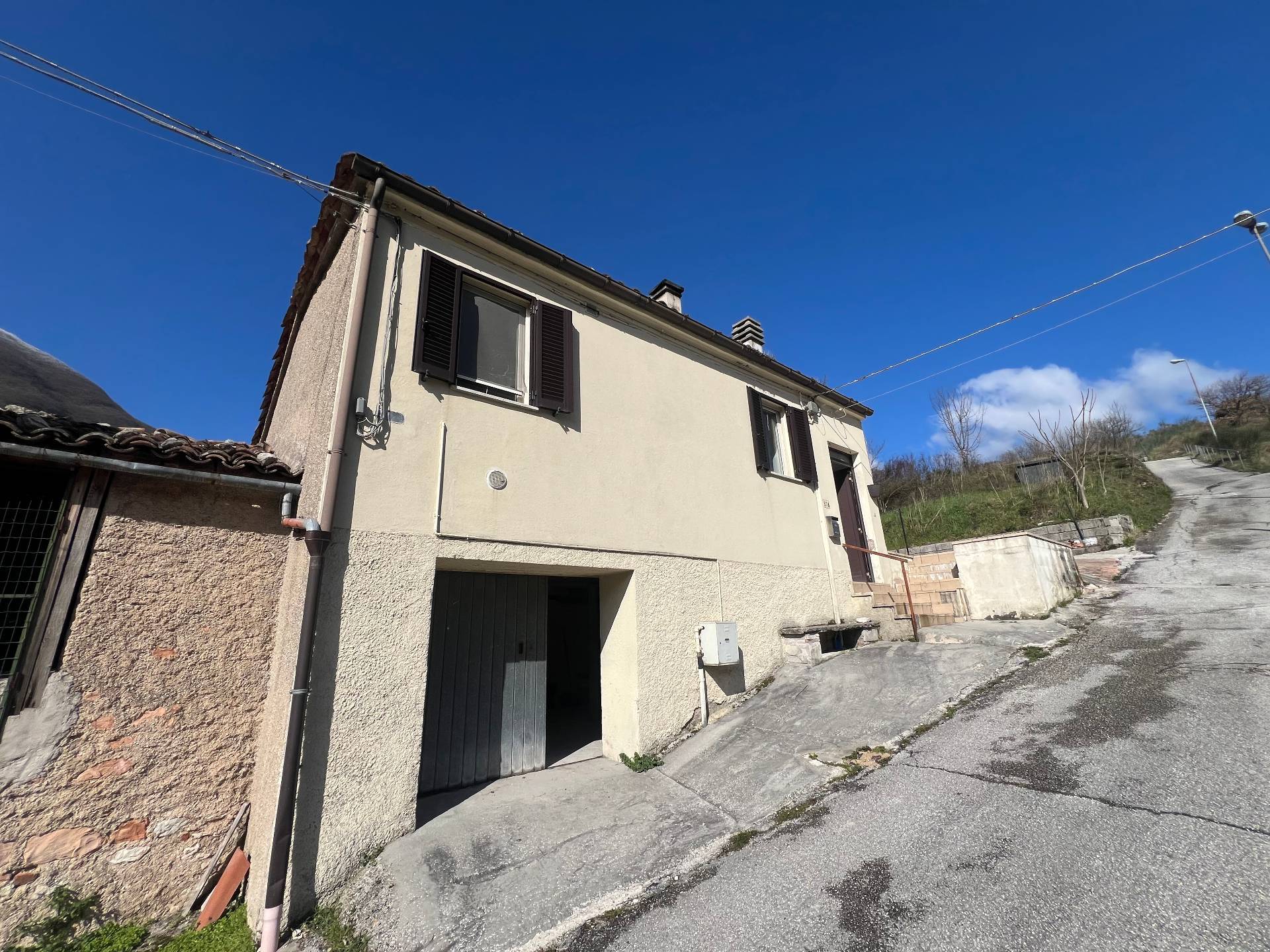 Cielo Terra in vendita a Fabriano, FRAZIONI