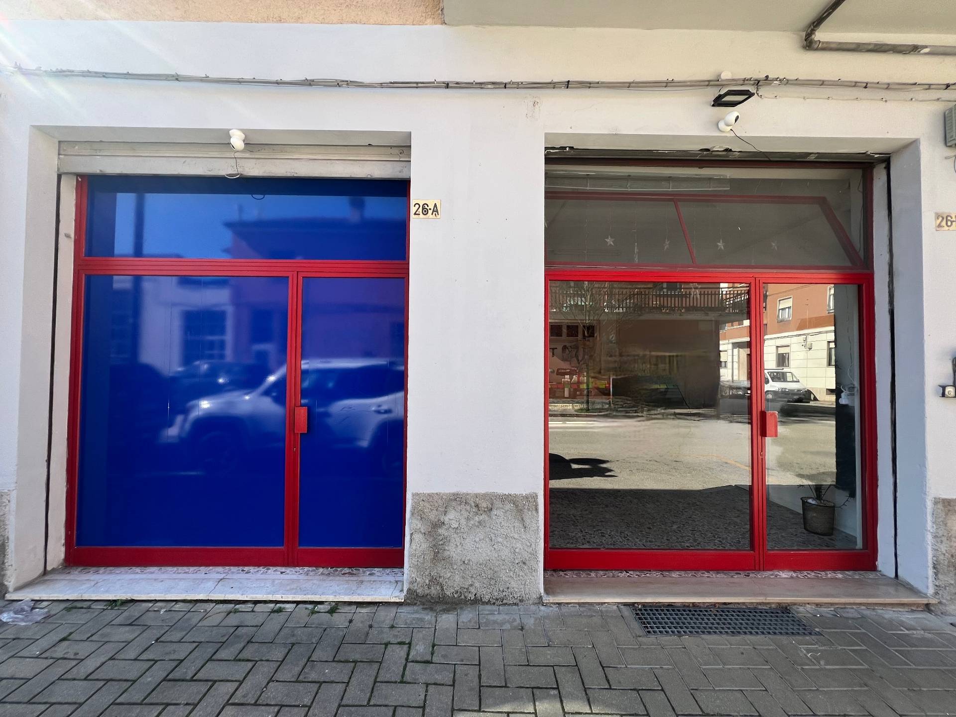 Locale commerciale in vendita a Fabriano, SEMI PERIFERIA