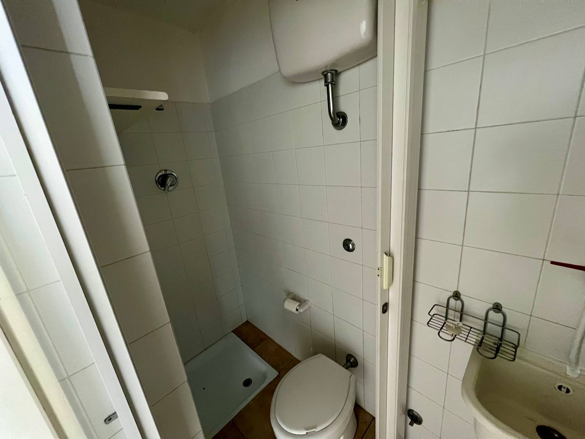 Locale commerciale in affitto a Fabriano, SEMI PERIFERIA