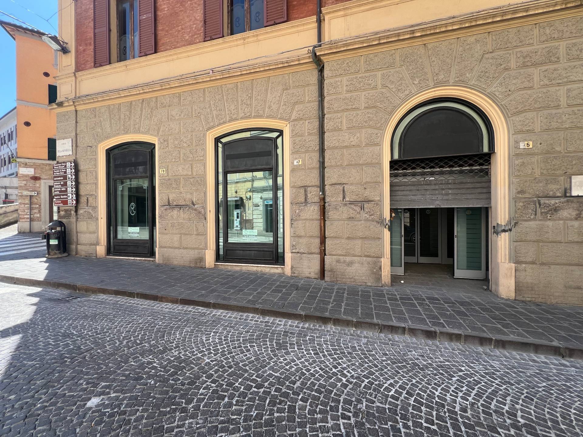 Locale commerciale in vendita a Fabriano, CENTRO STORICO