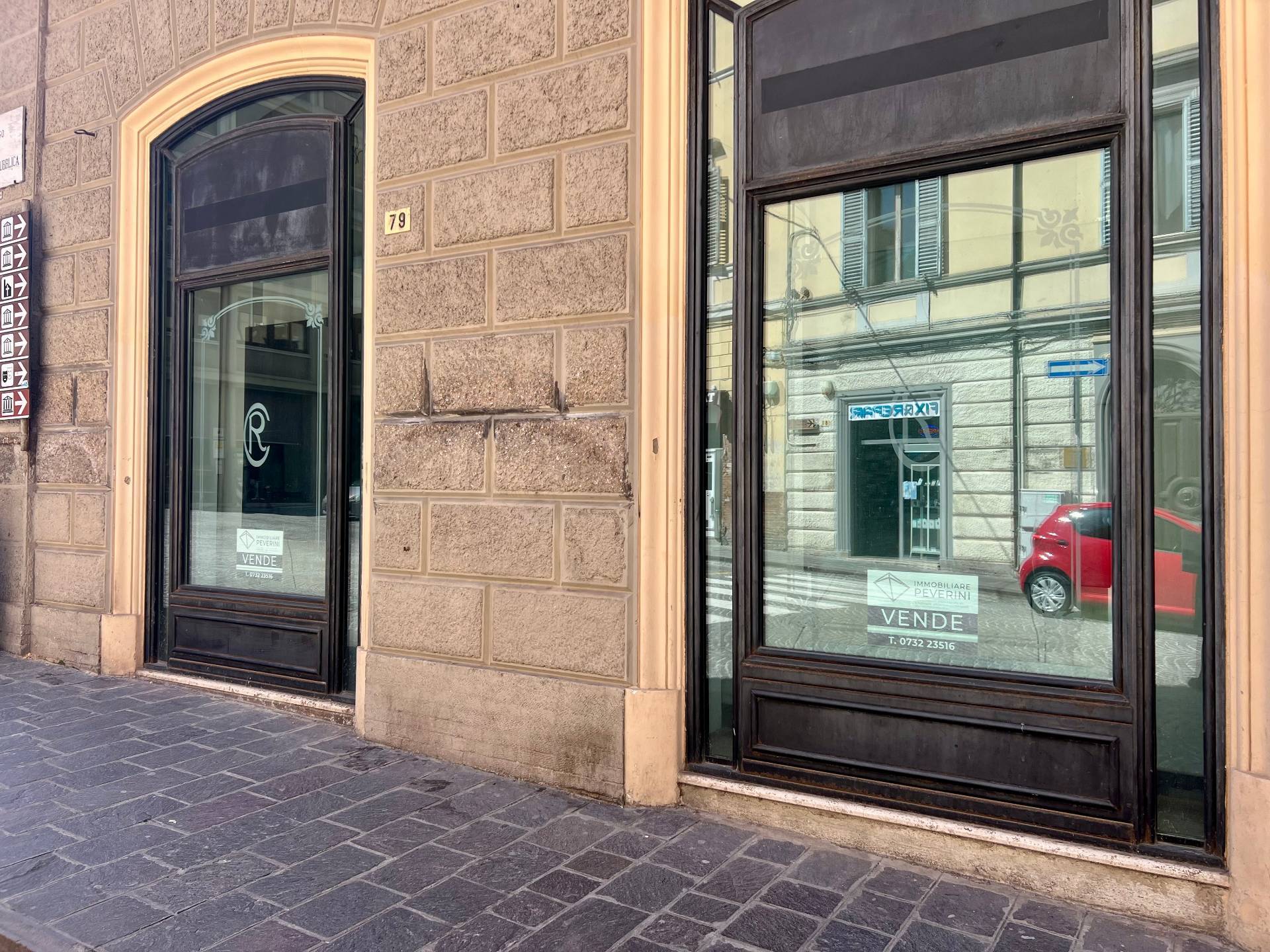 Locale commerciale in vendita a Fabriano, CENTRO STORICO