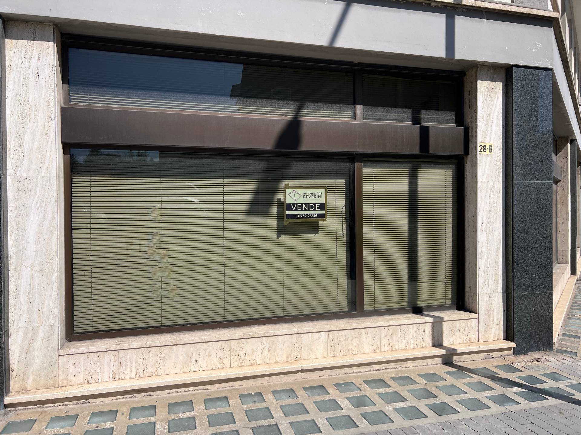 Locale commerciale in vendita a Fabriano, CENTRO STORICO