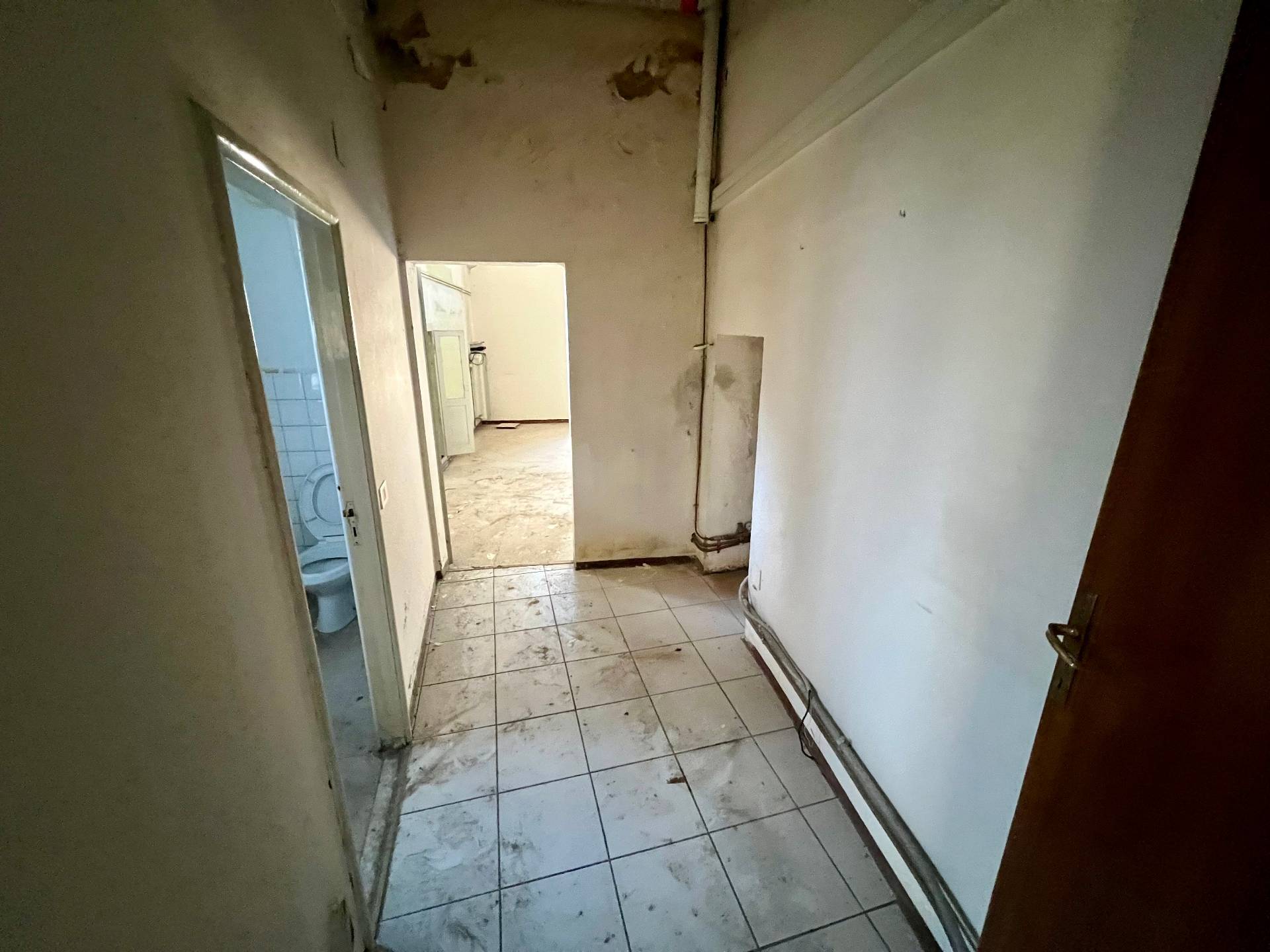 Locale commerciale in vendita a Serra San Quirico