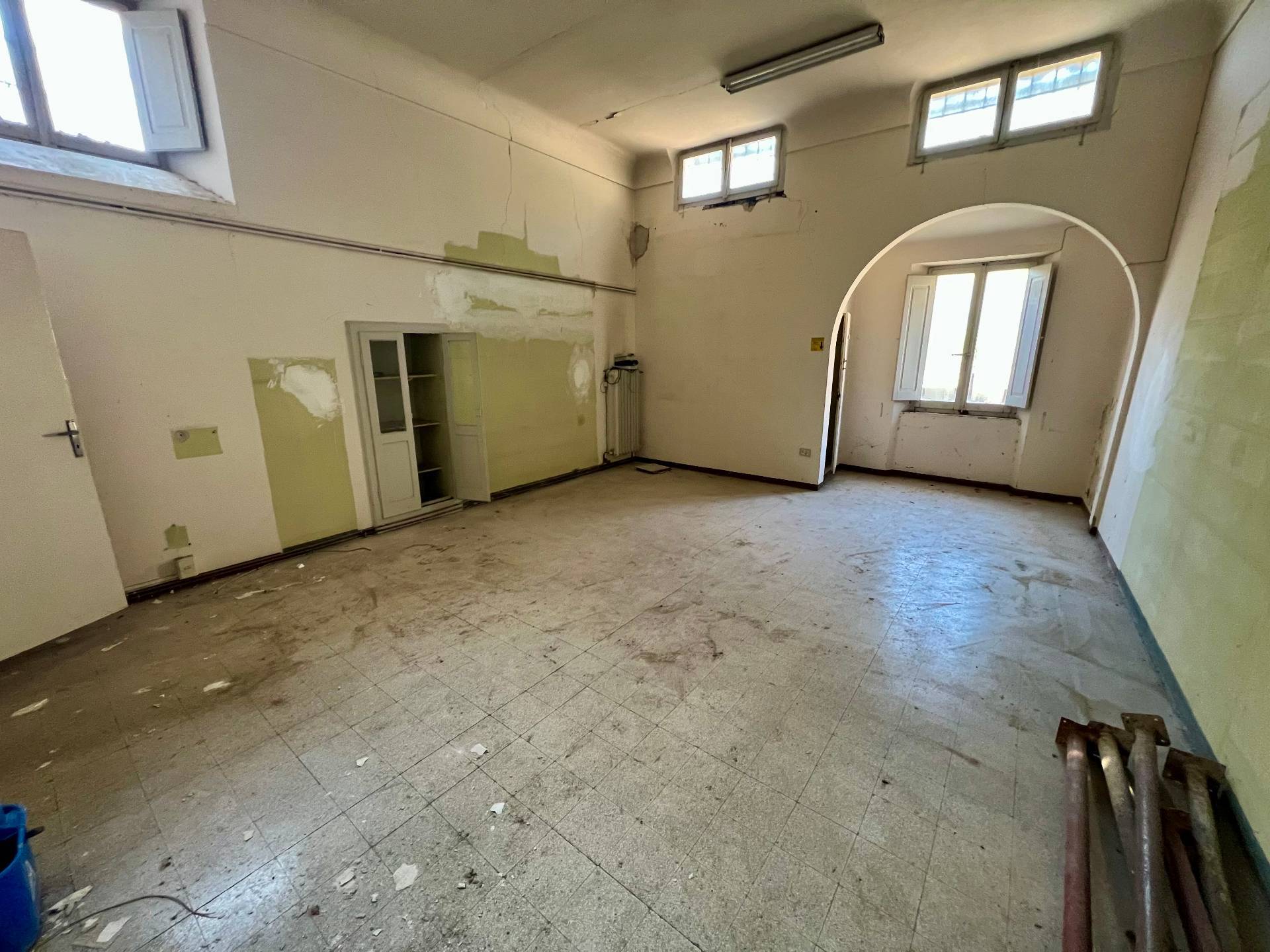 Locale commerciale in vendita a Serra San Quirico