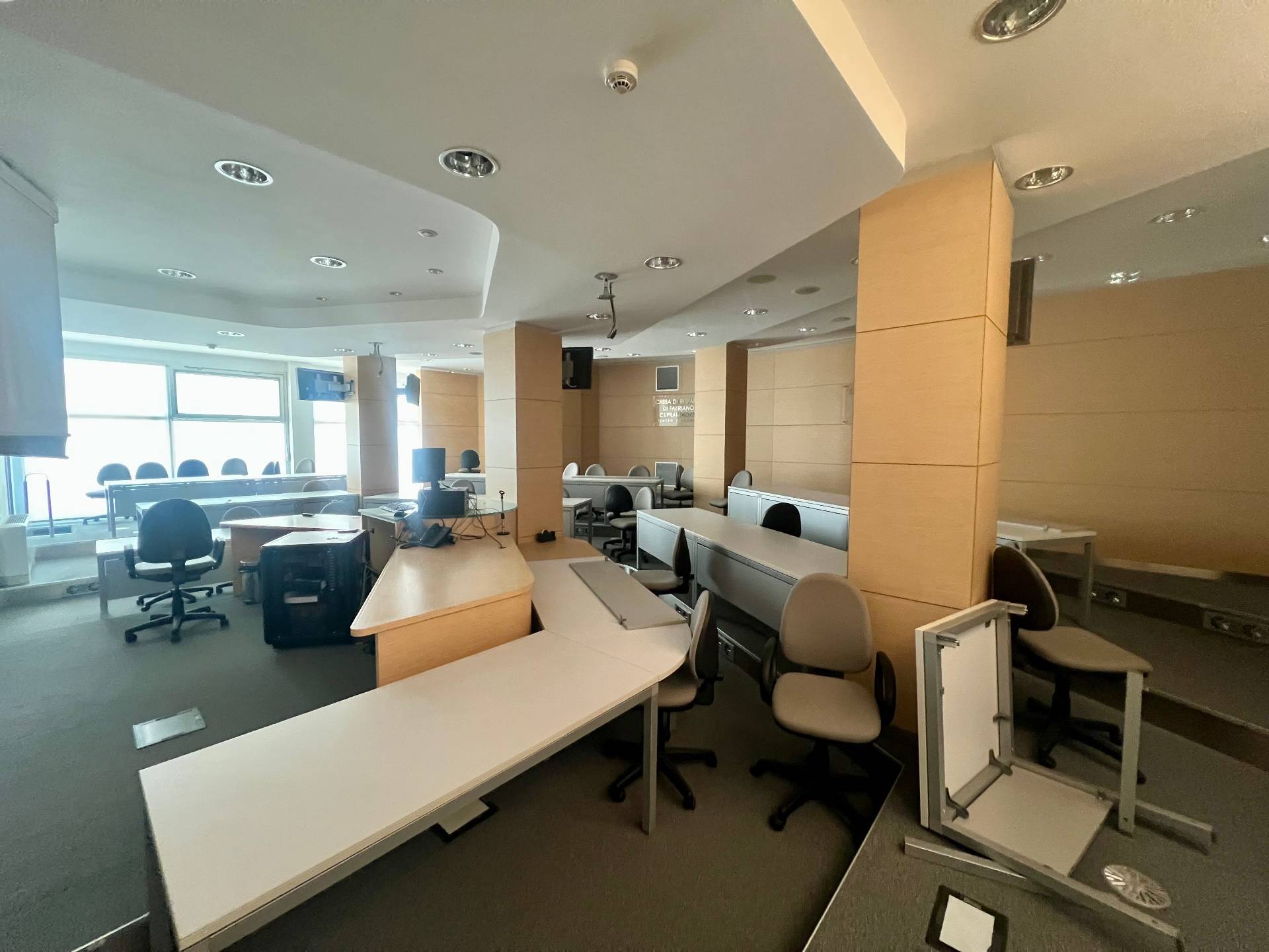 Locale commerciale in vendita a Fabriano, SEMI PERIFERIA