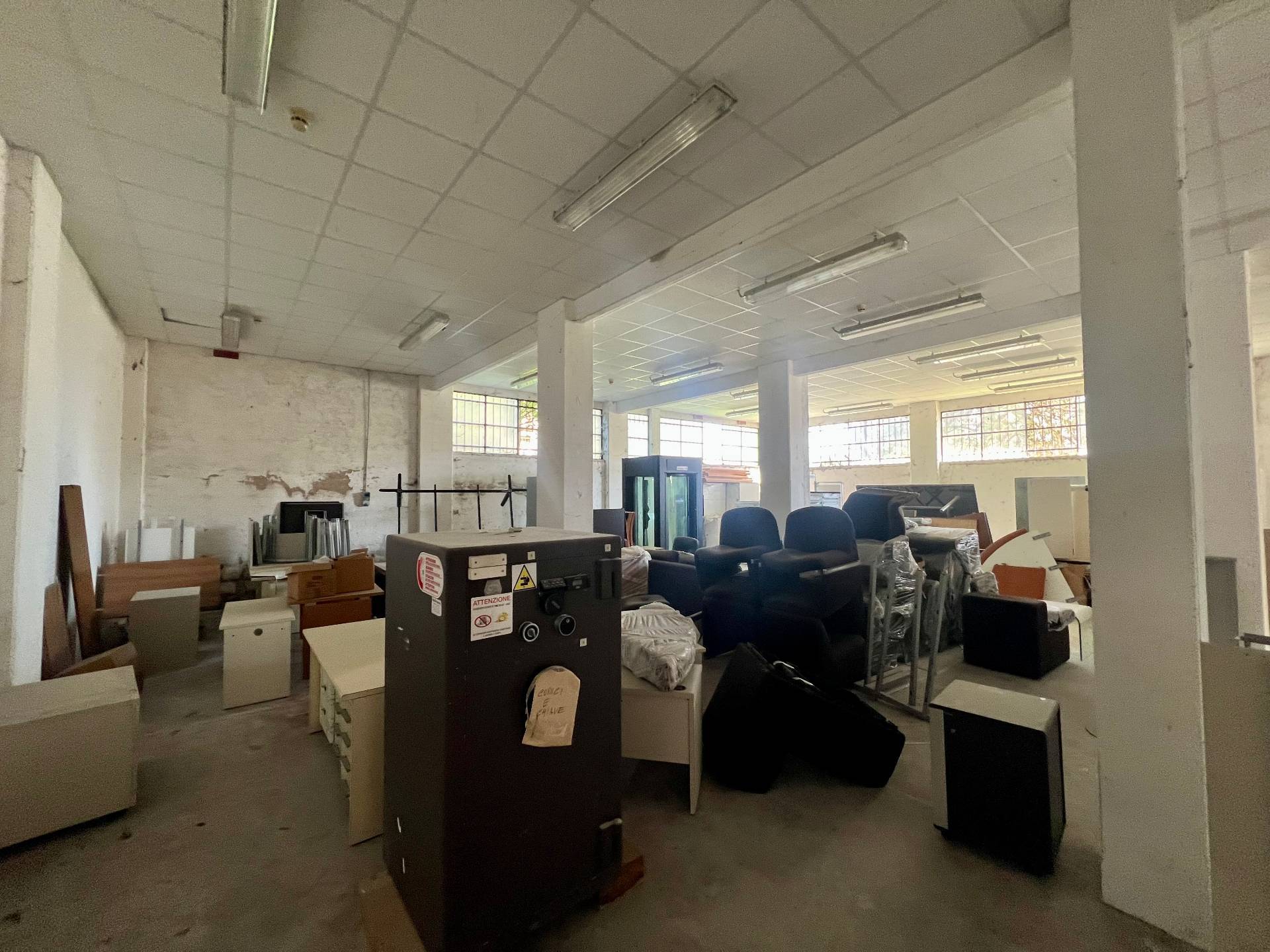 Magazzino in vendita a Fabriano, SEMI PERIFERIA