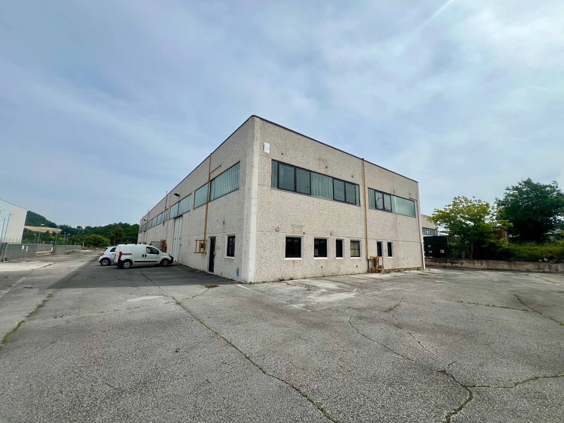 Capannone in vendita a Fabriano, FRAZIONI