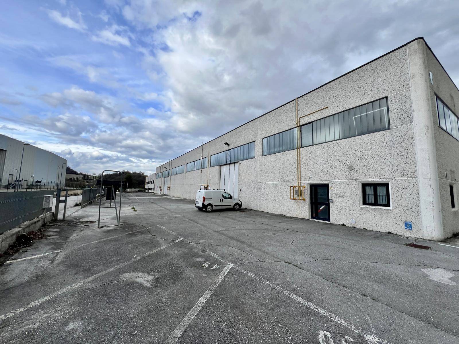 Capannone in vendita a Fabriano, FRAZIONI