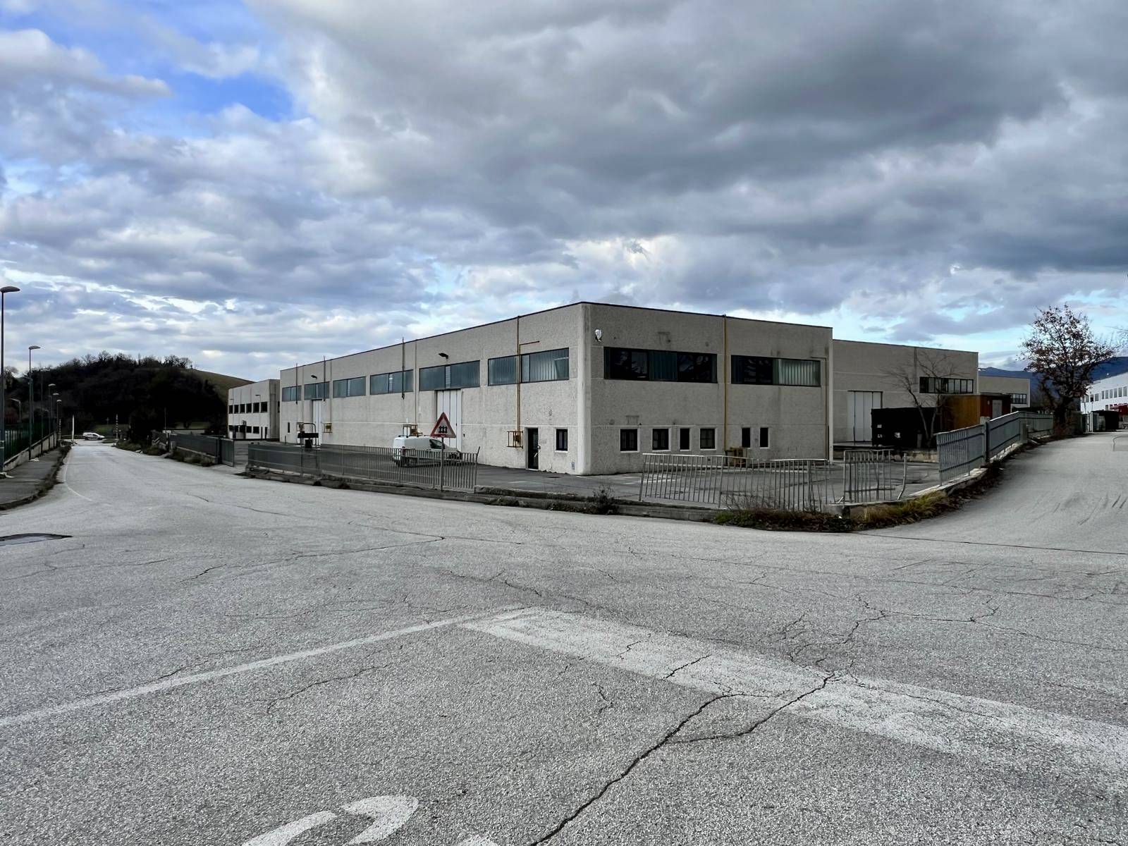 Capannone in vendita a Fabriano, FRAZIONI