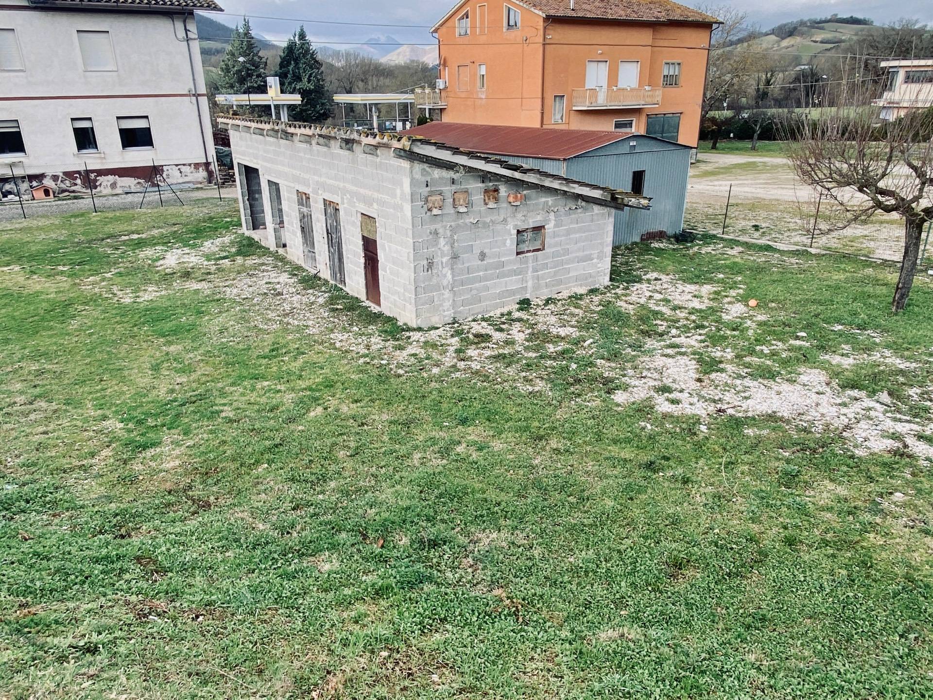 Magazzino in vendita a Genga