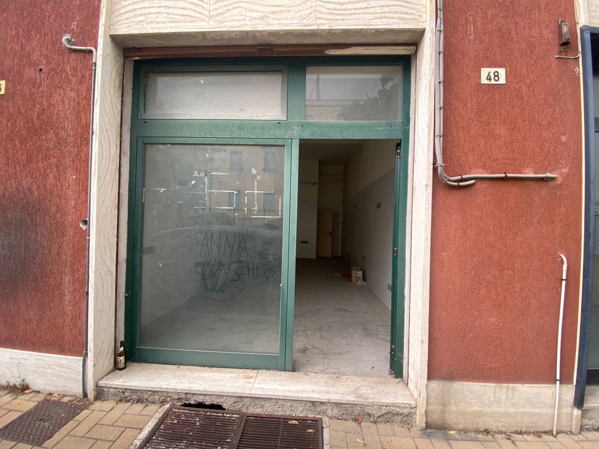 Locale commerciale in affitto a Fabriano, PERIFERIA