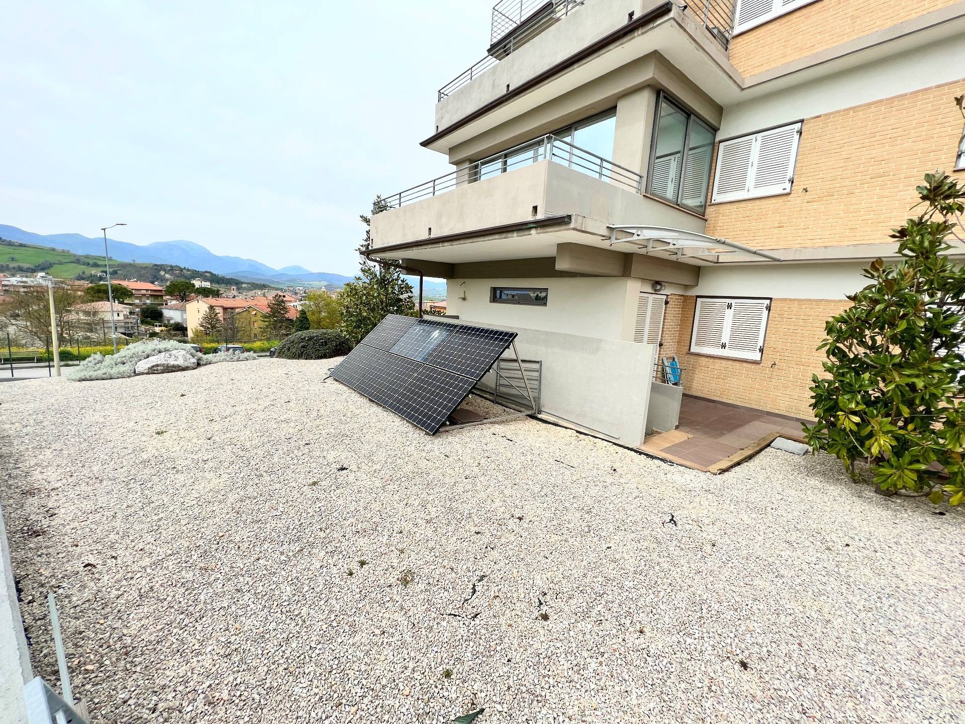 Villa in vendita a Fabriano, SEMI PERIFERIA