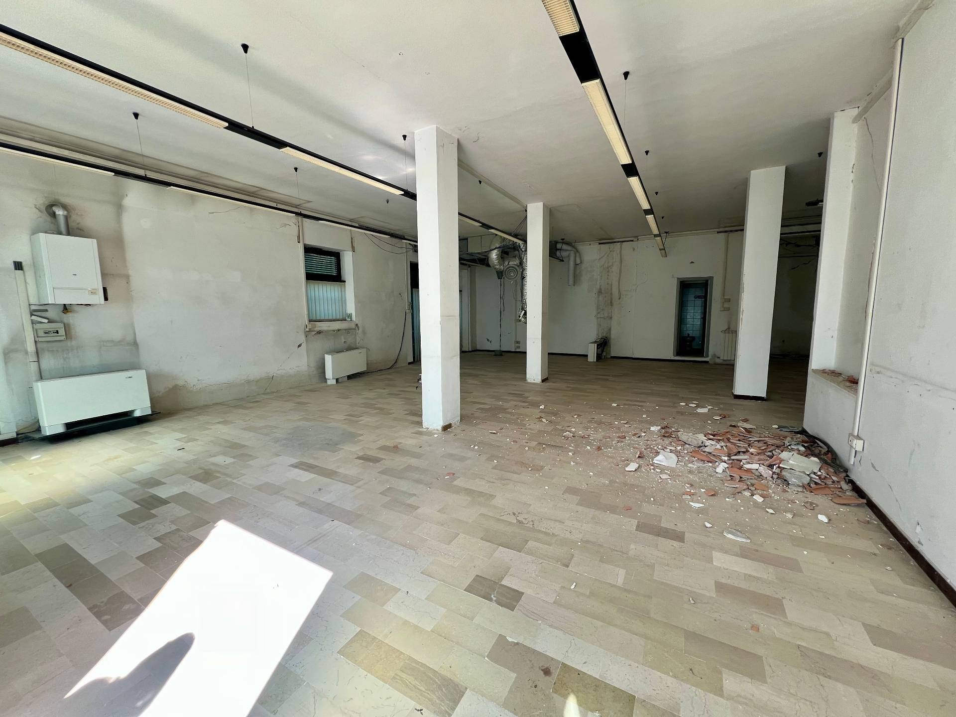 Locale commerciale in vendita a Gagliole