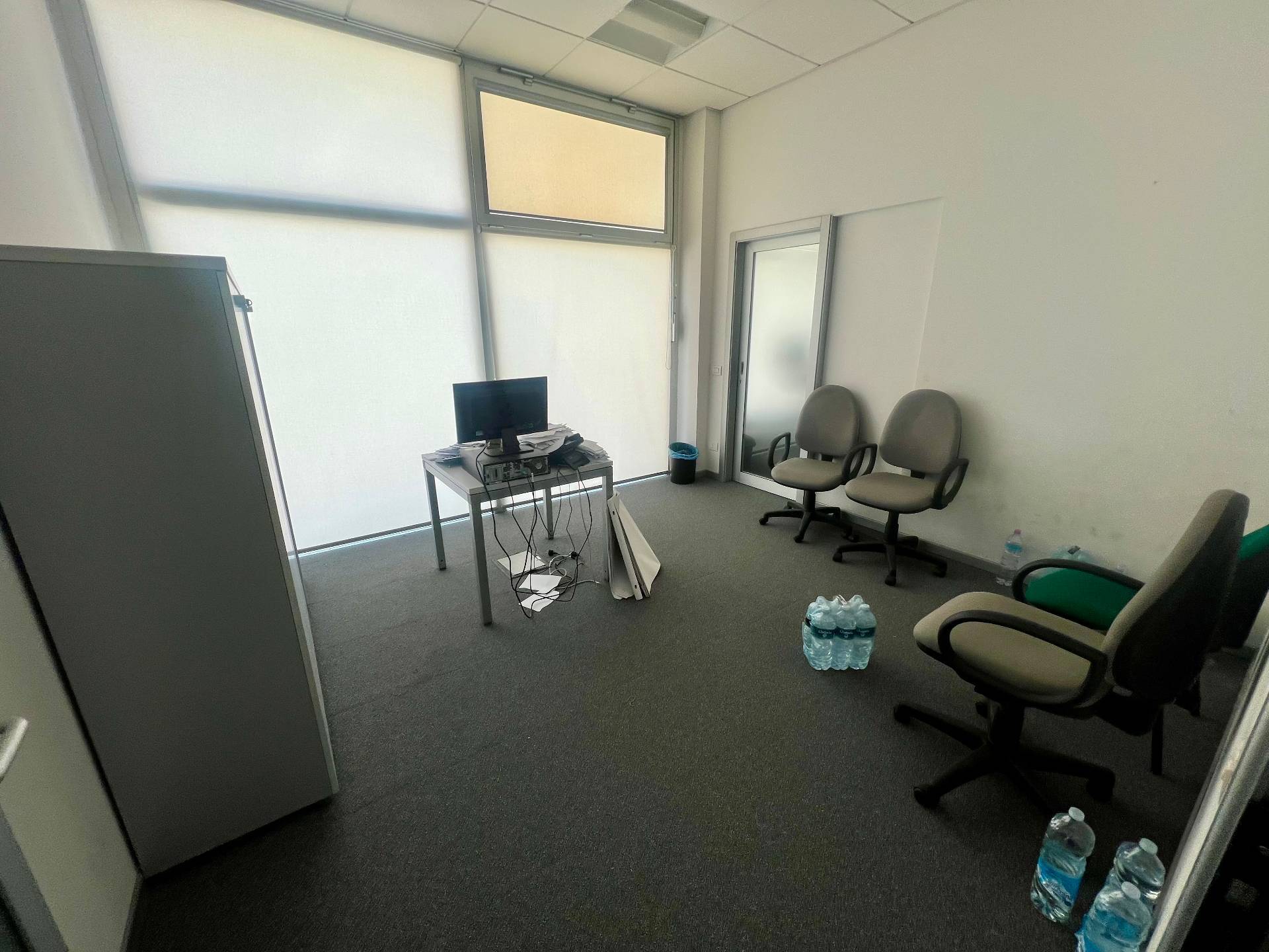 Locale commerciale in vendita a Fabriano, SEMI PERIFERIA