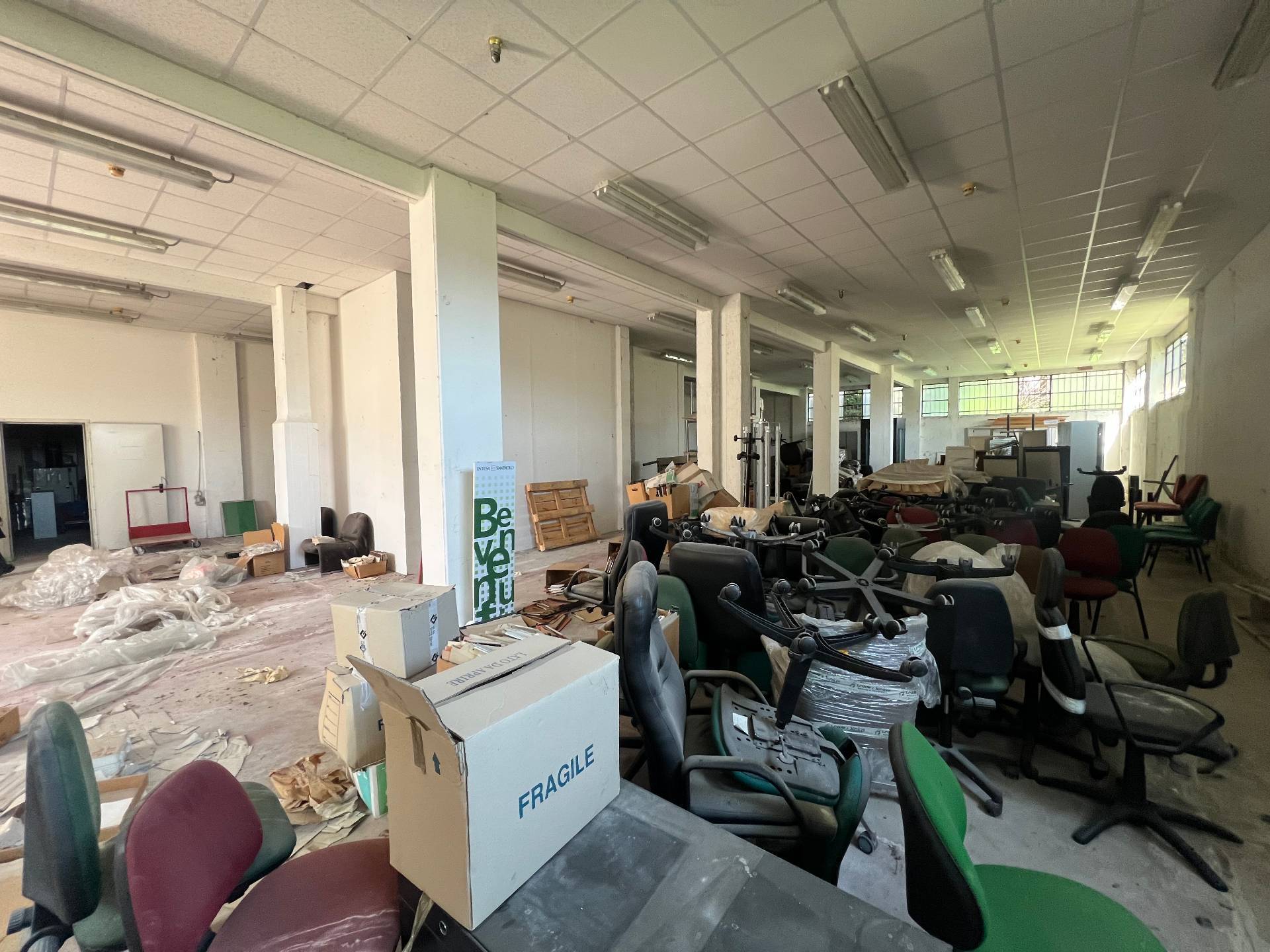 Magazzino in vendita a Fabriano, SEMI PERIFERIA