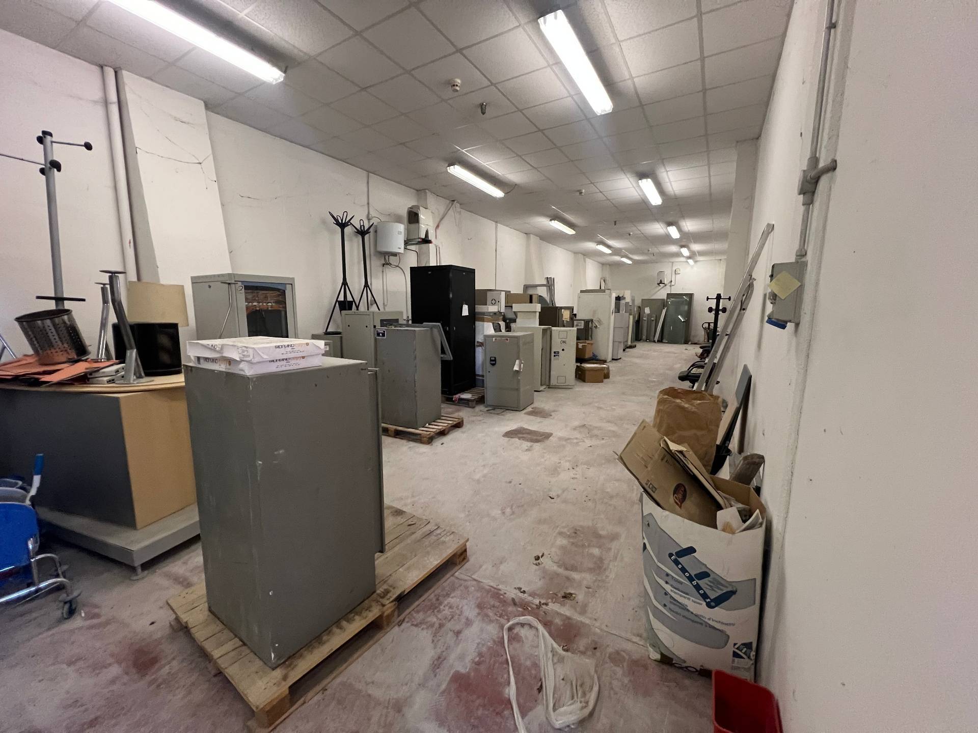 Magazzino in vendita a Fabriano, SEMI PERIFERIA