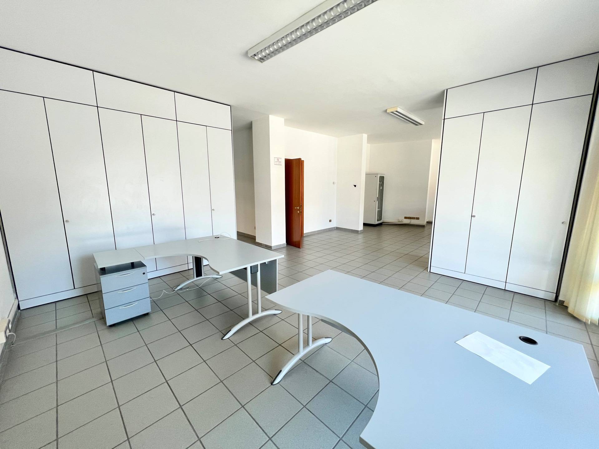 Locale commerciale in affitto a Fabriano, PERIFERIA