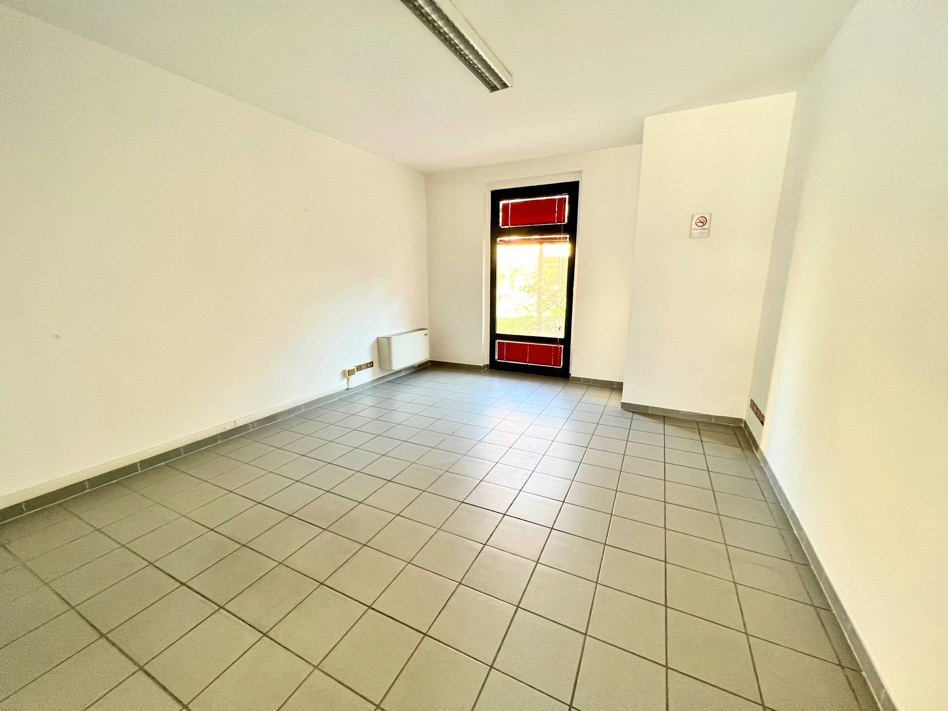 Locale commerciale in affitto a Fabriano, PERIFERIA